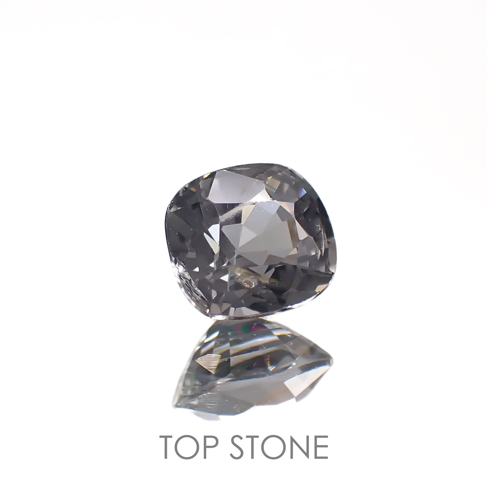 グレースピネル(宝石名スピネル)ビルマ/マダガスカル産 0.89ct 識別済[220817557]5.8x5.2mm前後