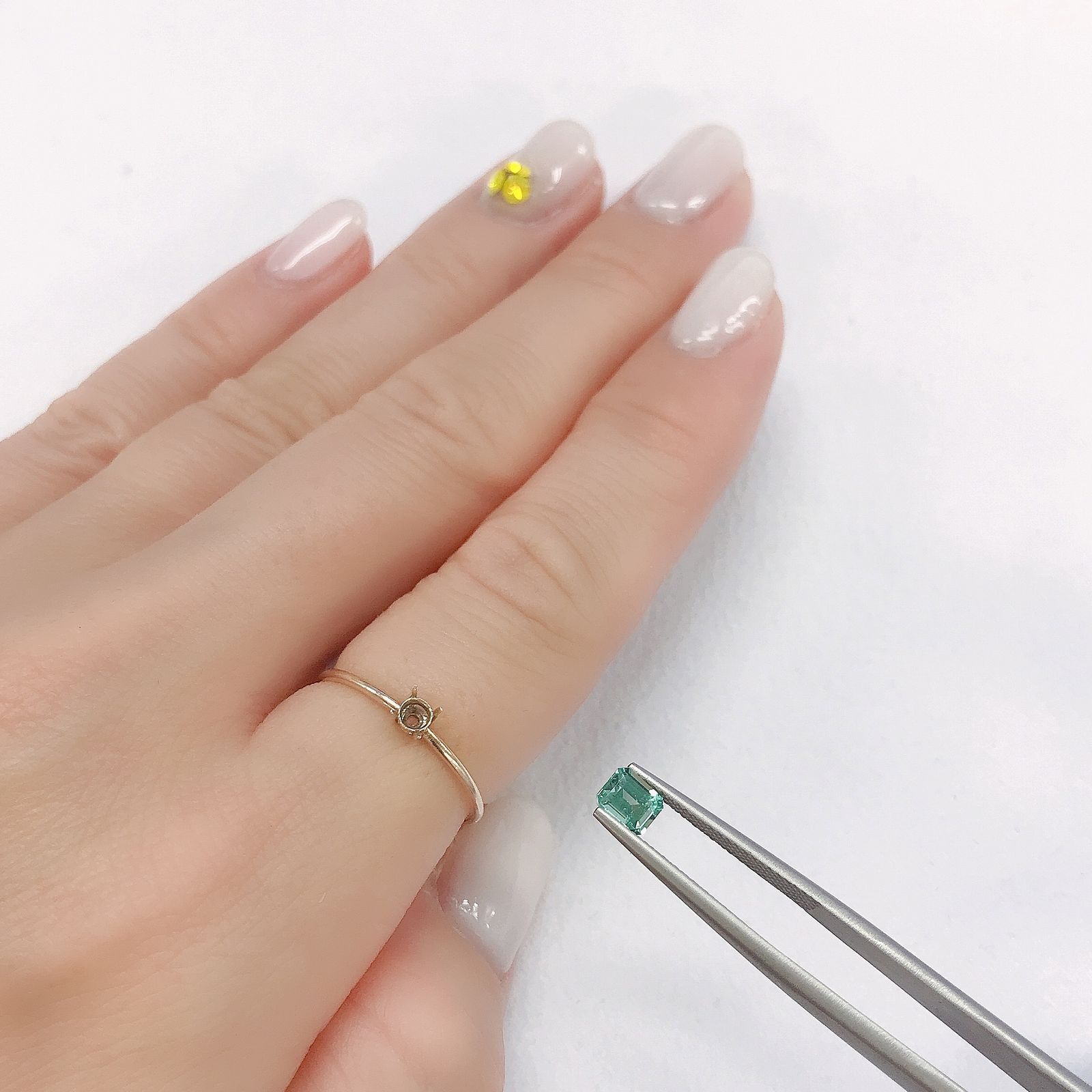ノンオイル エメラルド(宝石名エメラルド)エチオピア産 0.43ct GIA鑑付[220616460]4.95x4.05mm前後