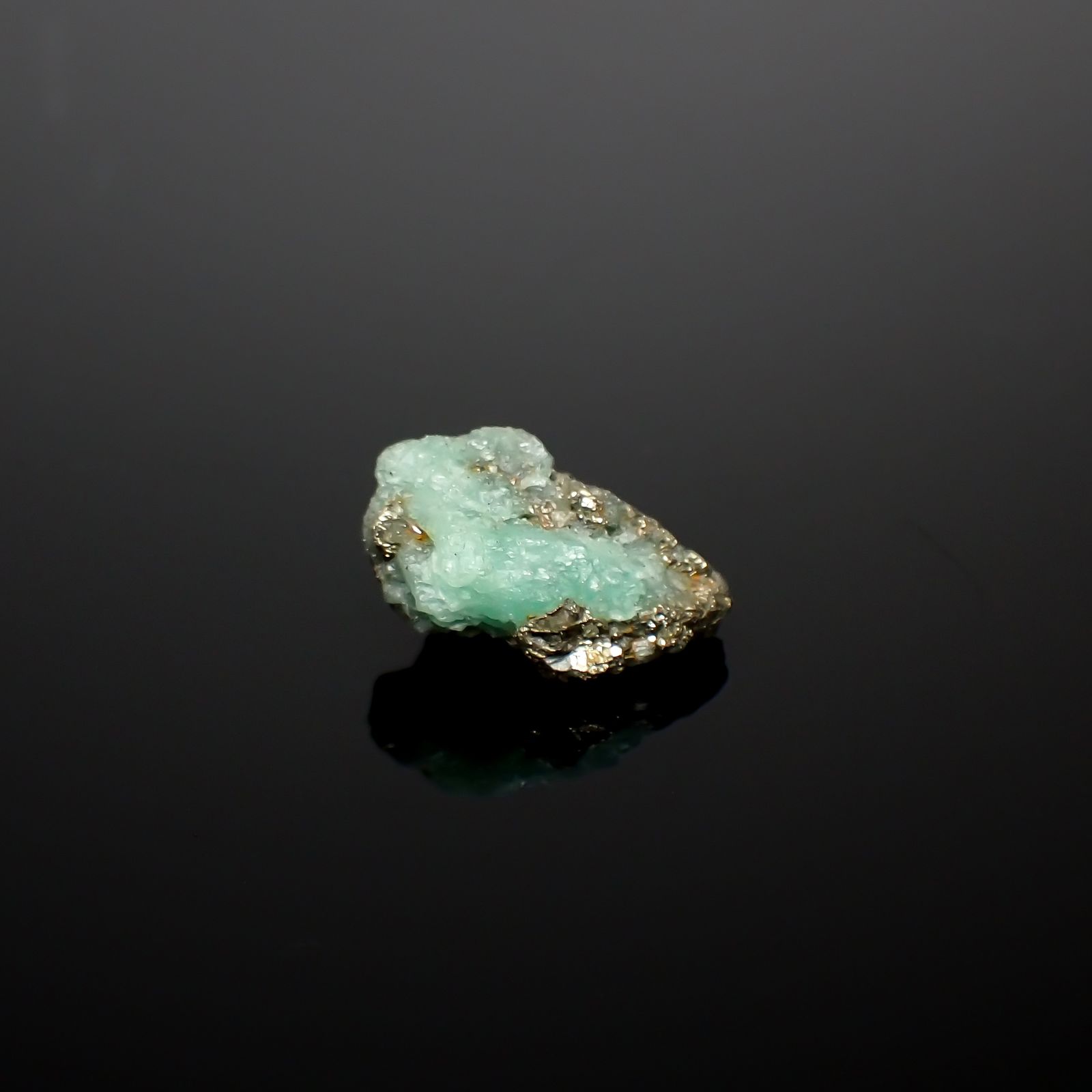エメラルド原石　密集結晶　コロンビア産 コロンビア産]エメラルド原石 - 埼玉県吉川市の天然石専門店