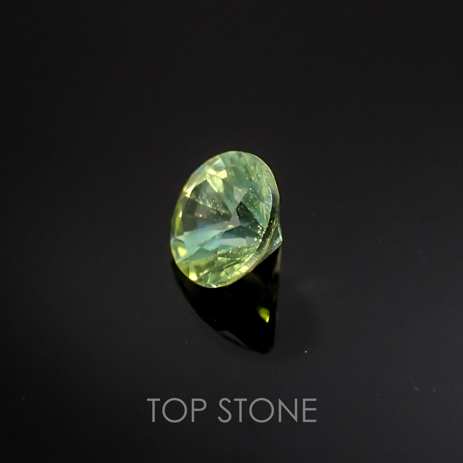クリソベリルキャッツアイ スリランカ産 ルース 0.32ct[20117587]3.9×3.9mm前後