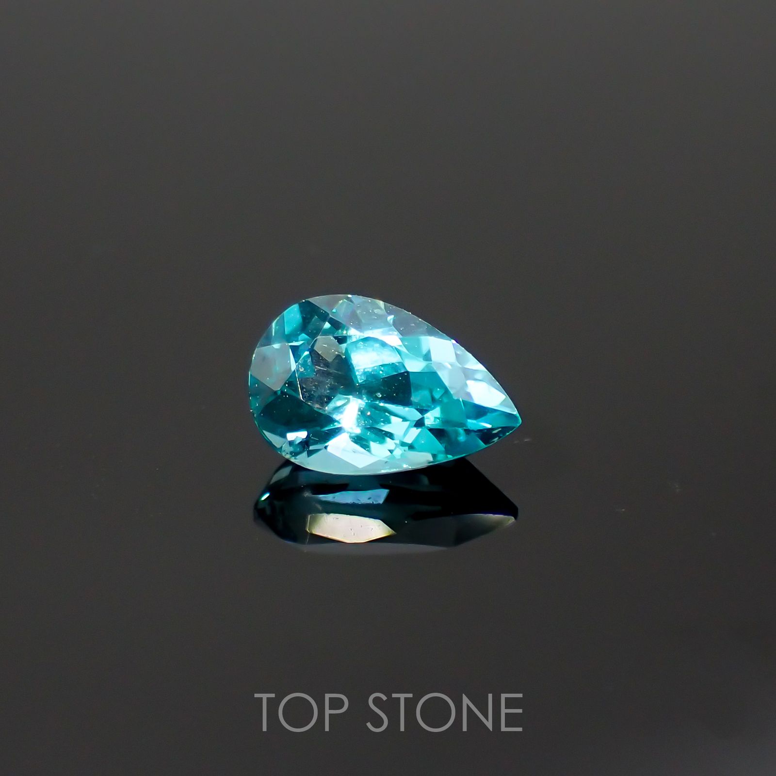 ブルーグリーンアパタイト(宝石名アパタイト)マダガスカル産 0.79ct 識別済[220515935]6.9x4.7mm前後