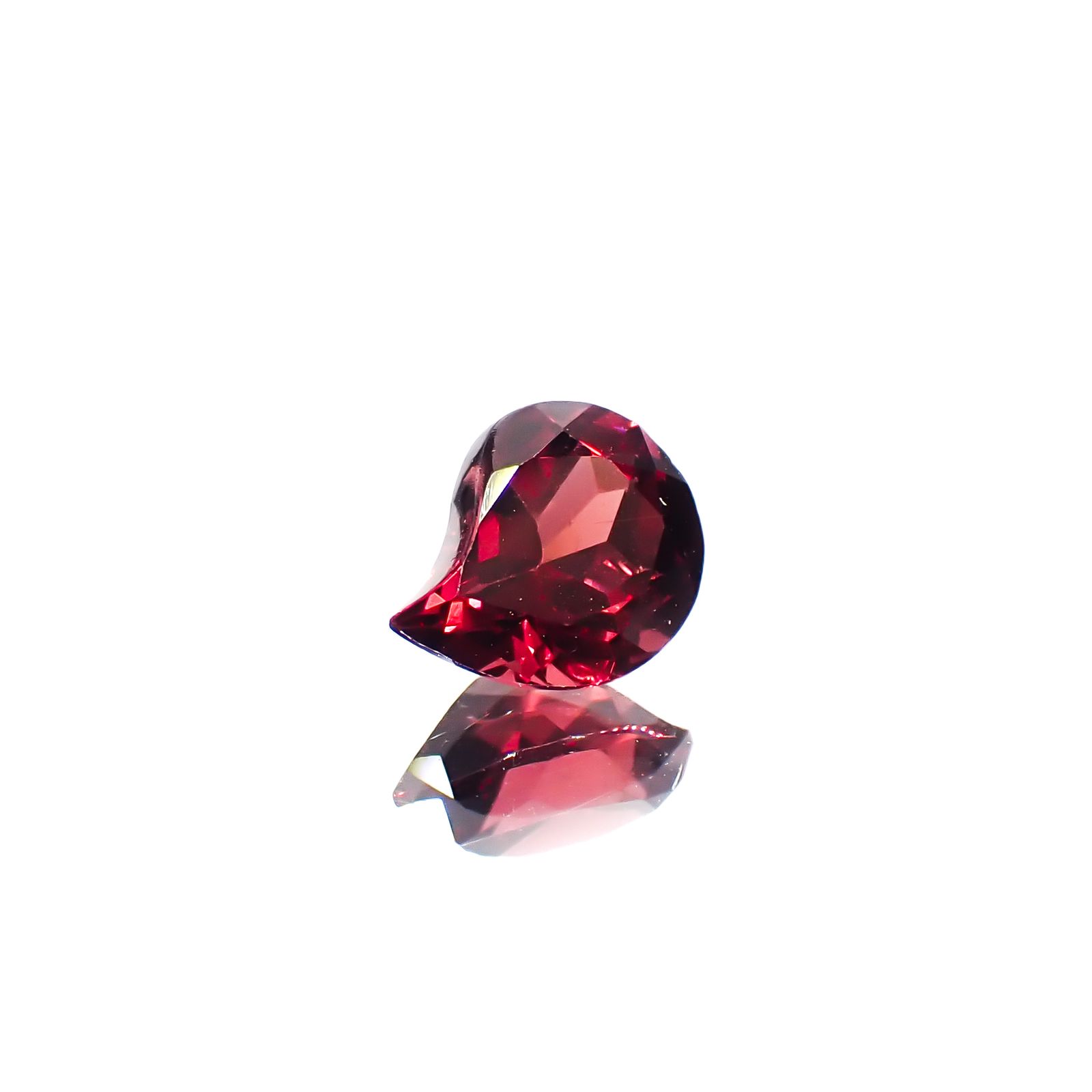◇カスタムカット◇パイロープアルマンディンガーネット モザンビーク産 0.88ct[240928957]6.3x5.3mm前後