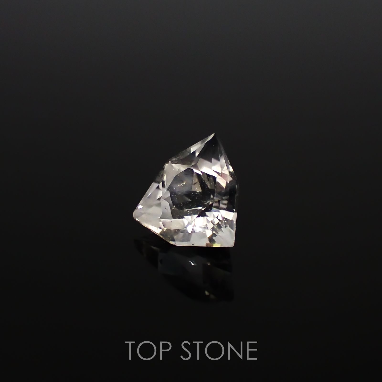 フェナカイト(宝石名フェナカイト)ロシア産 1.91ct 識別済[220515728]8.8x8.8mm前後