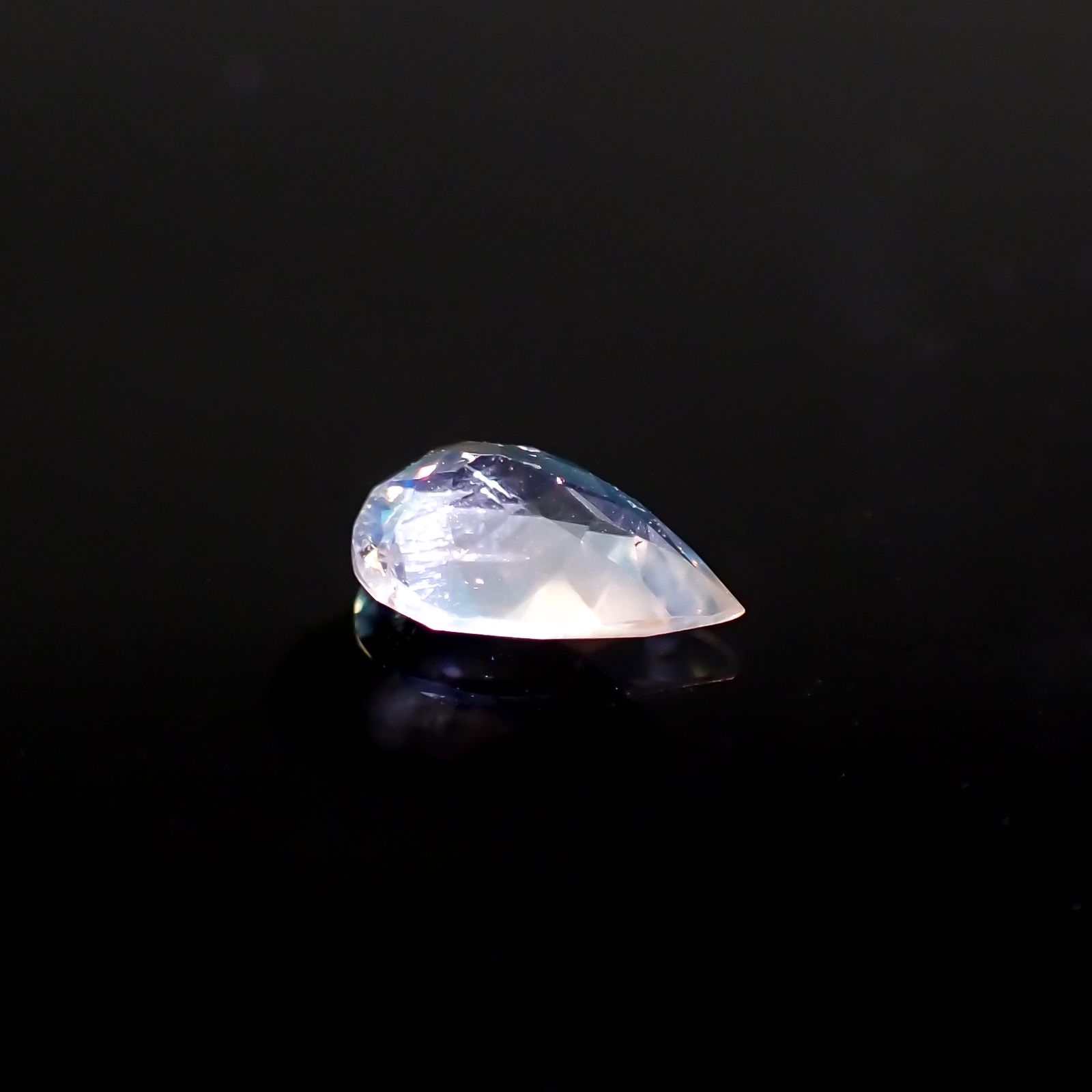 レインボームーンストーン インド・タミルナードゥ産 0.48ct[231224462]6.9x4.9mm前後