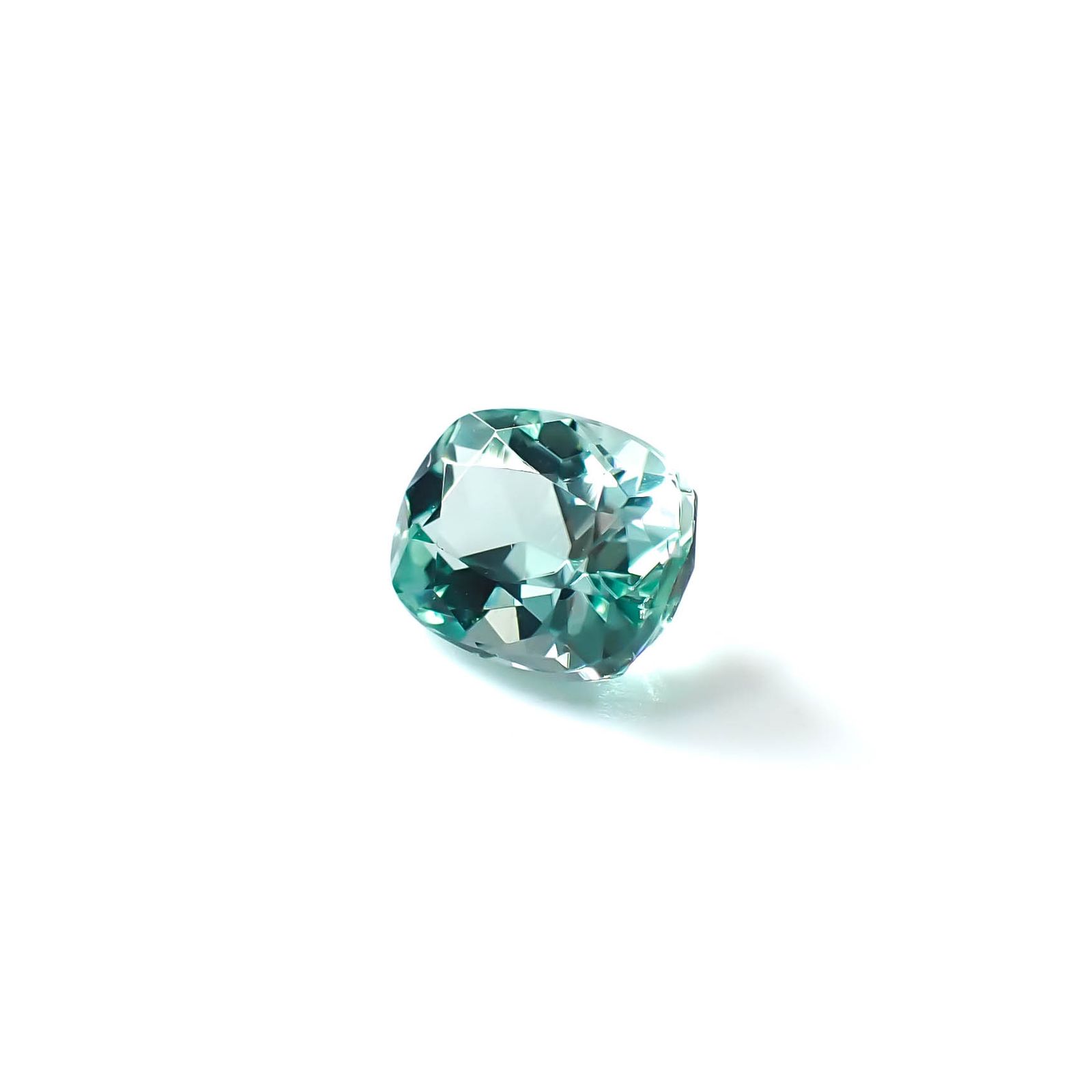 ミントトルマリン アフガニスタン産 1.44ct / 7.7x5.9mm前後 [251031203]