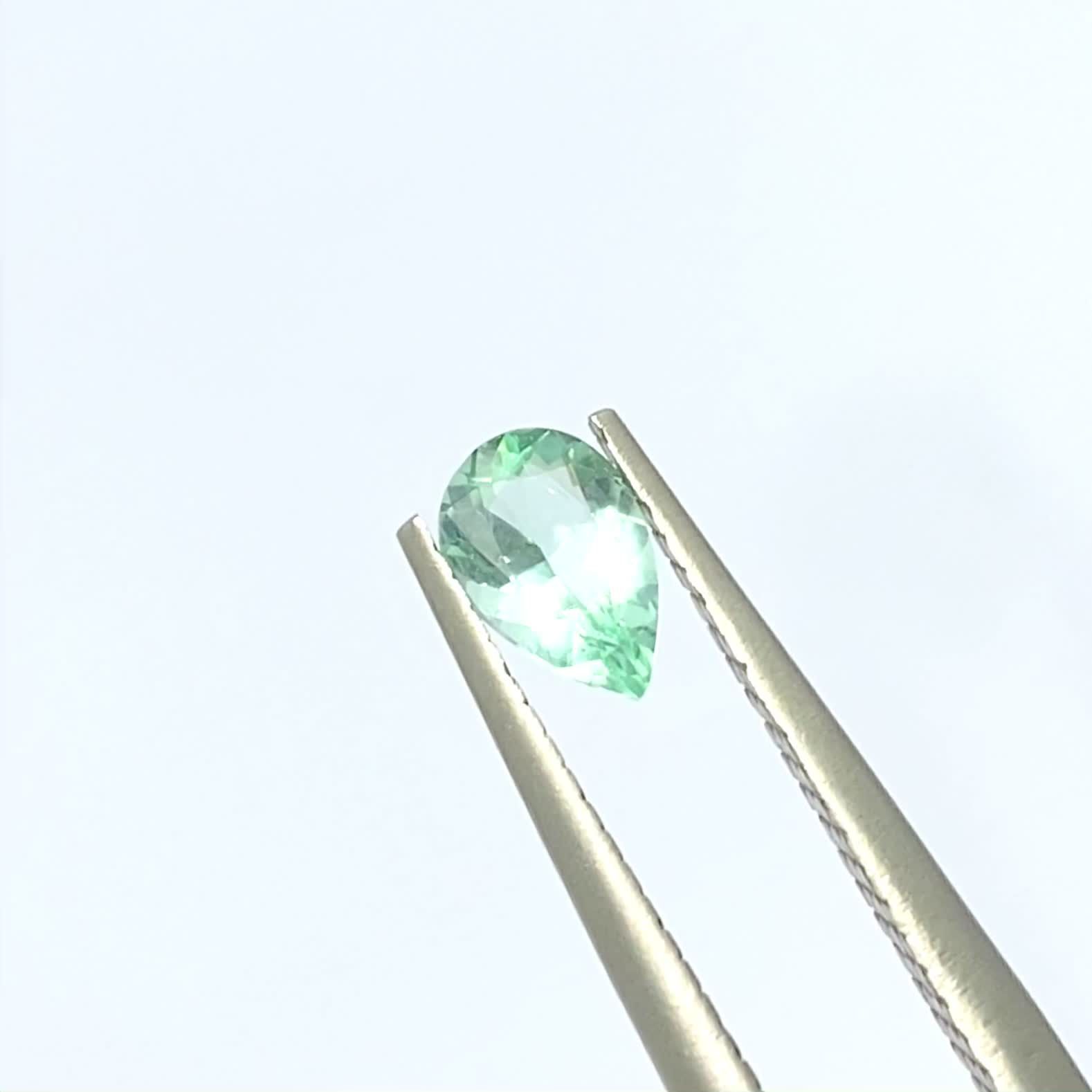 大粒ミントベリル 天然ミント・クリソベリル（ほぼカラーレス）＊0.81ct