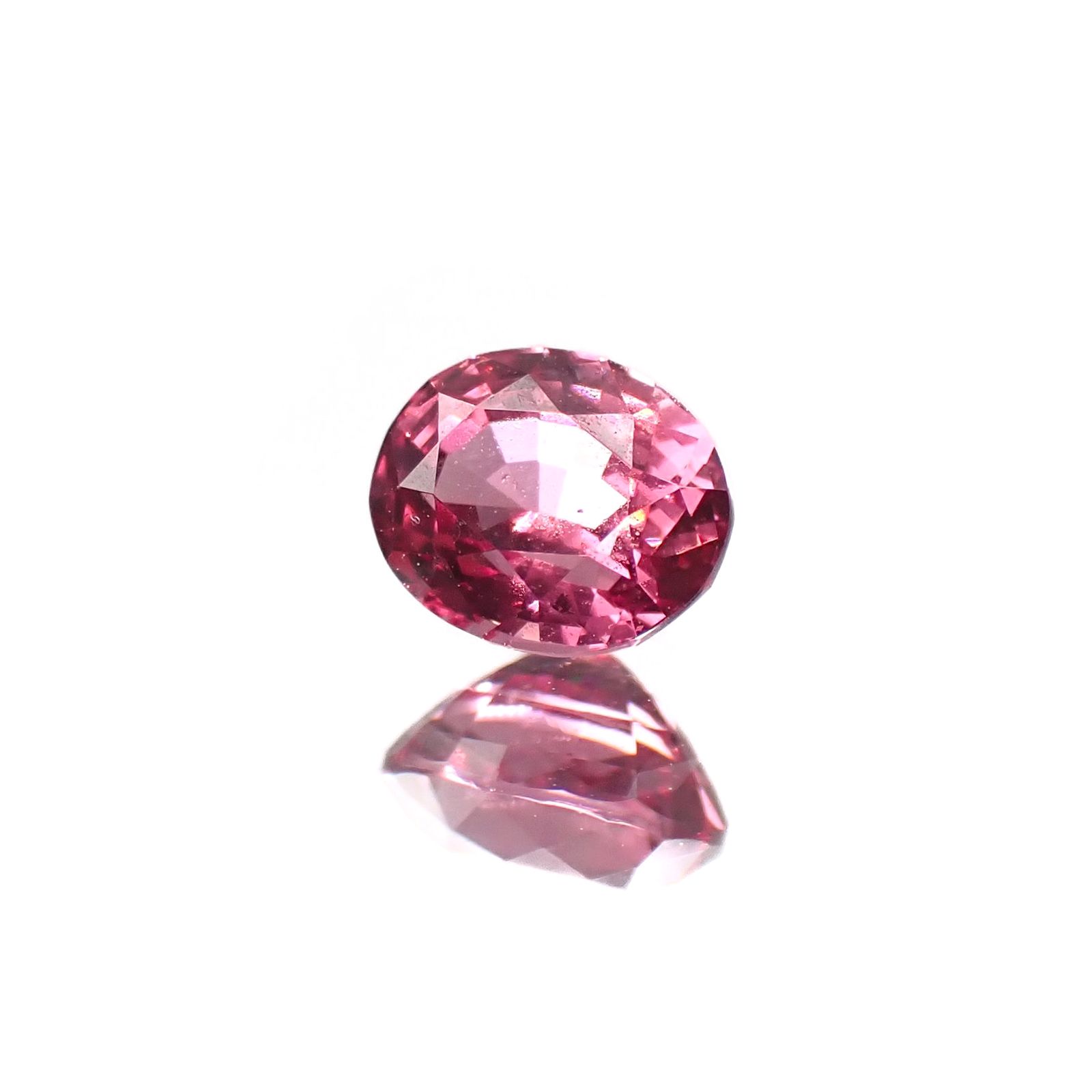 ホットピンクスピネル(宝石名ピンク・スピネル)タンザニア産 識別済 0.52ct / 5.1x4.2mm前後 [220817352]