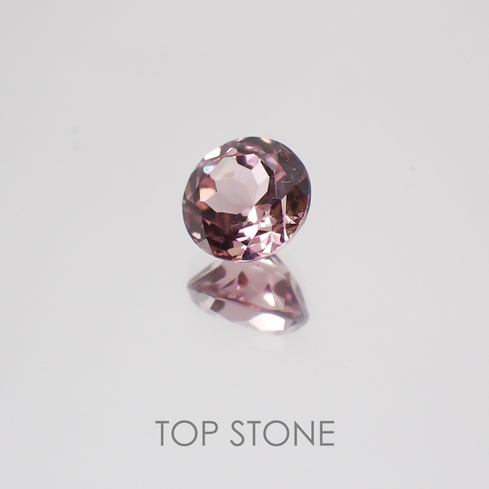 カラーチェンジマラヤガーネット(宝石名ガーネット) タンザニア産 0.78ct 識別済[21049657]5.3×5.3mm前後