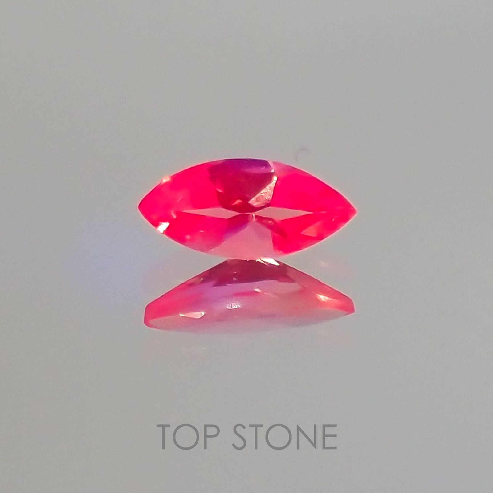 ホットピンクスピネル タンザニア産 ルース 0.14ct[20117673]5.2×2.4mm前後