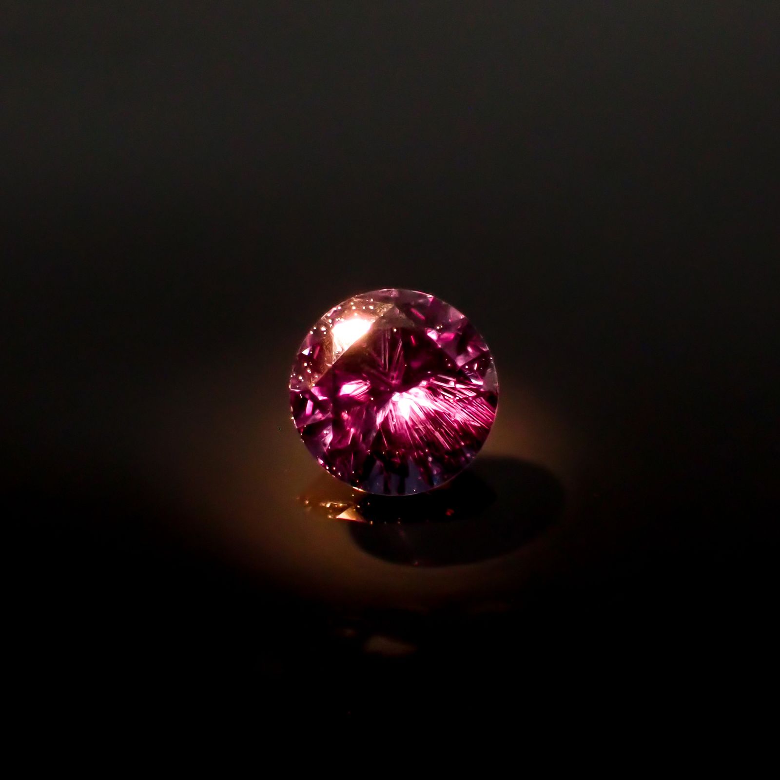 カラーチェンジガーネット アレキタイプ マダガスカル・ベキリー産 0.35ct[240728567]4.5x4.5mm前後