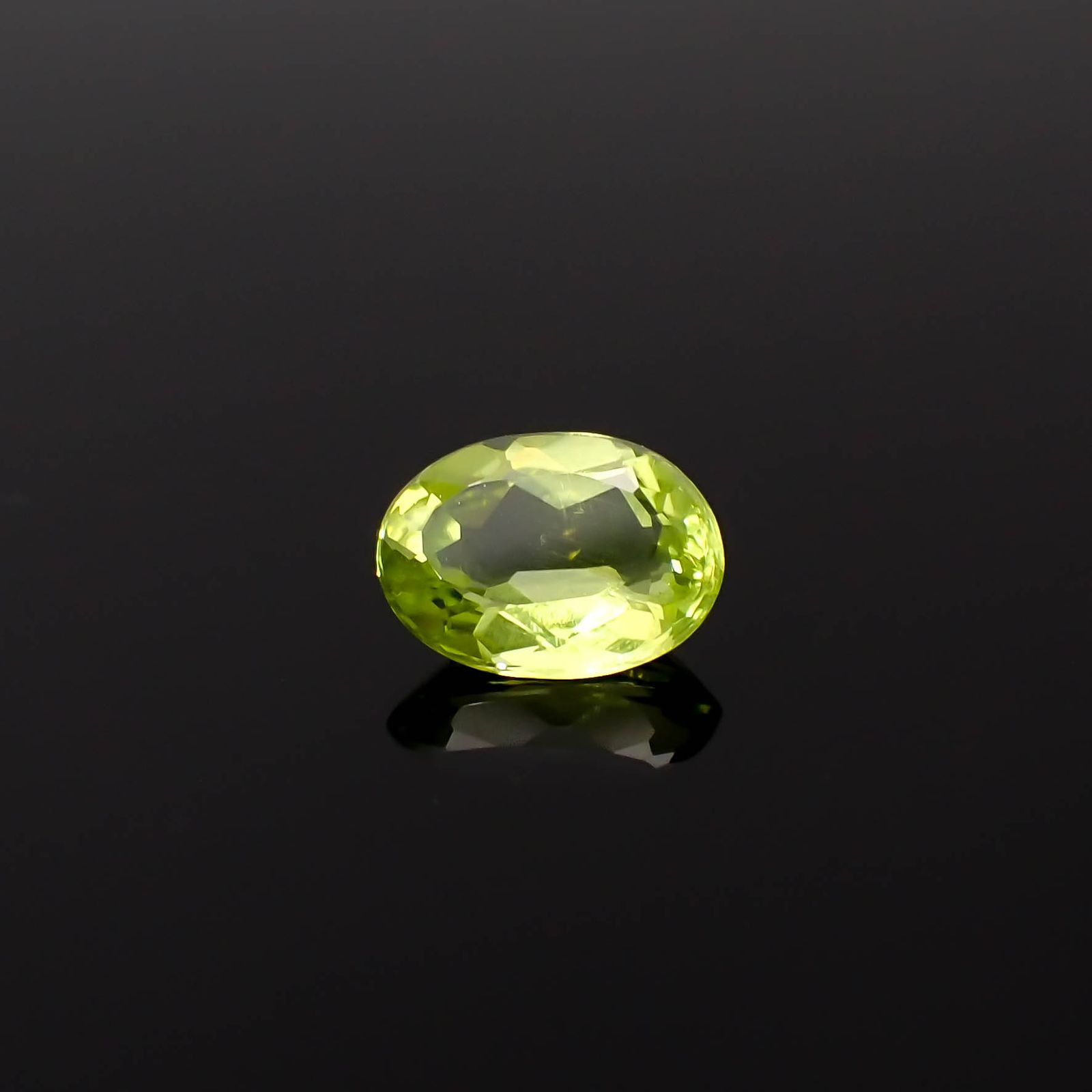 グリーンエンスタタイト(宝石名グリーン・エンスタタイト)カメルーン産 0.63ct 識別済[240125625]6.5x4.7mm前後