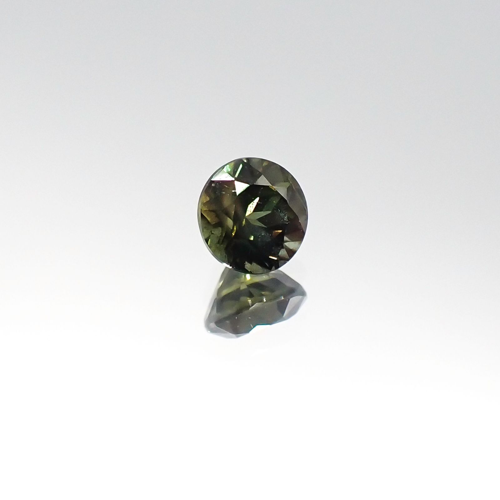 ゴールドシーンサファイア(宝石名シーン・サファイア)ケニア産 0.36ct 識別済[231023799]3.9x3.9mm前後