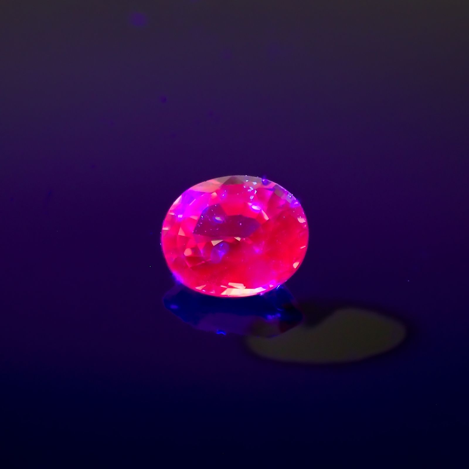 アレキサンドライト(宝石名アレキサンドライト)タンザニア産 0.39ct 識別済[230321353]4.5x3.8mm前後