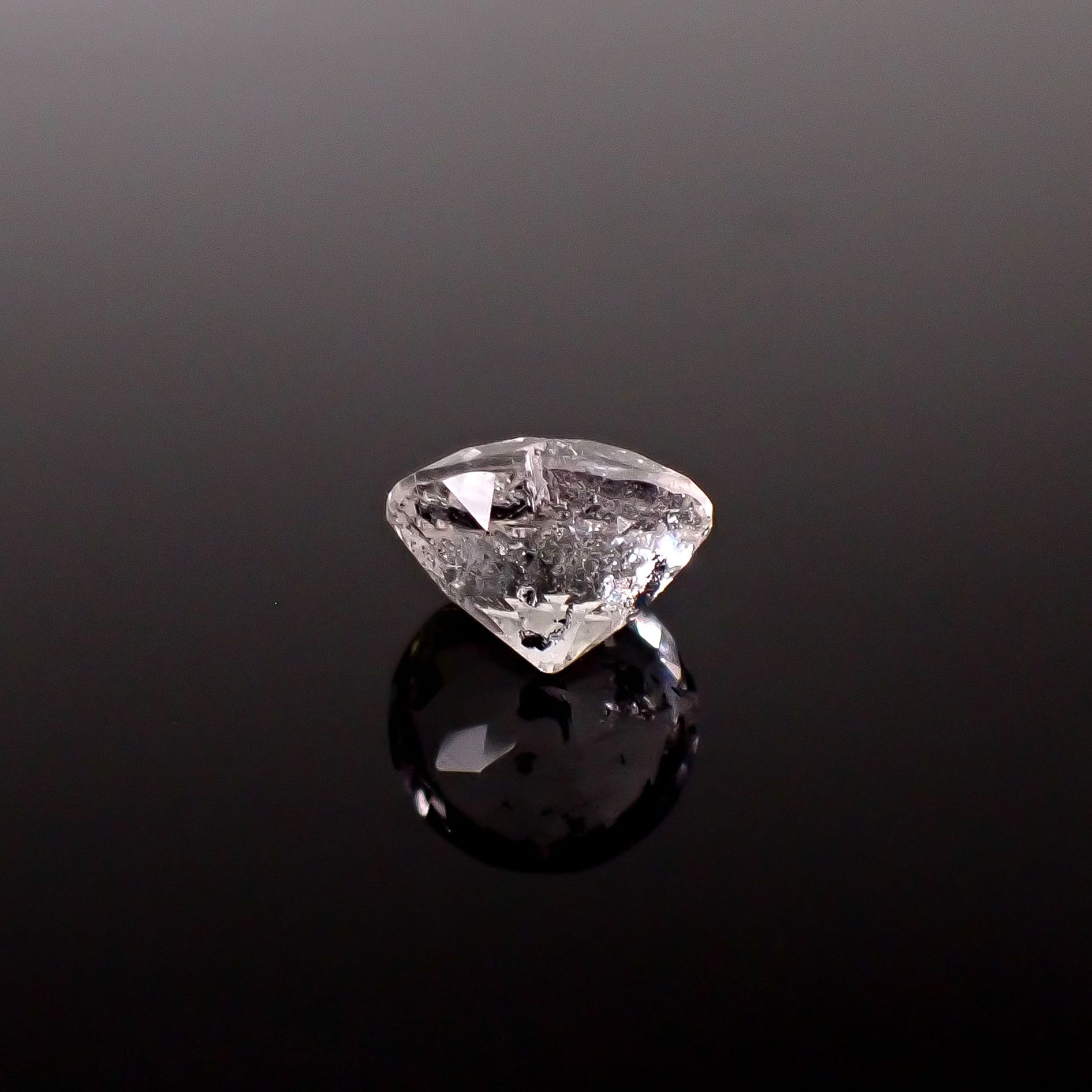 グラファイトインクォーツ ブラジル産 6.27ct / 12.4x12.1mm前後 [260331937]