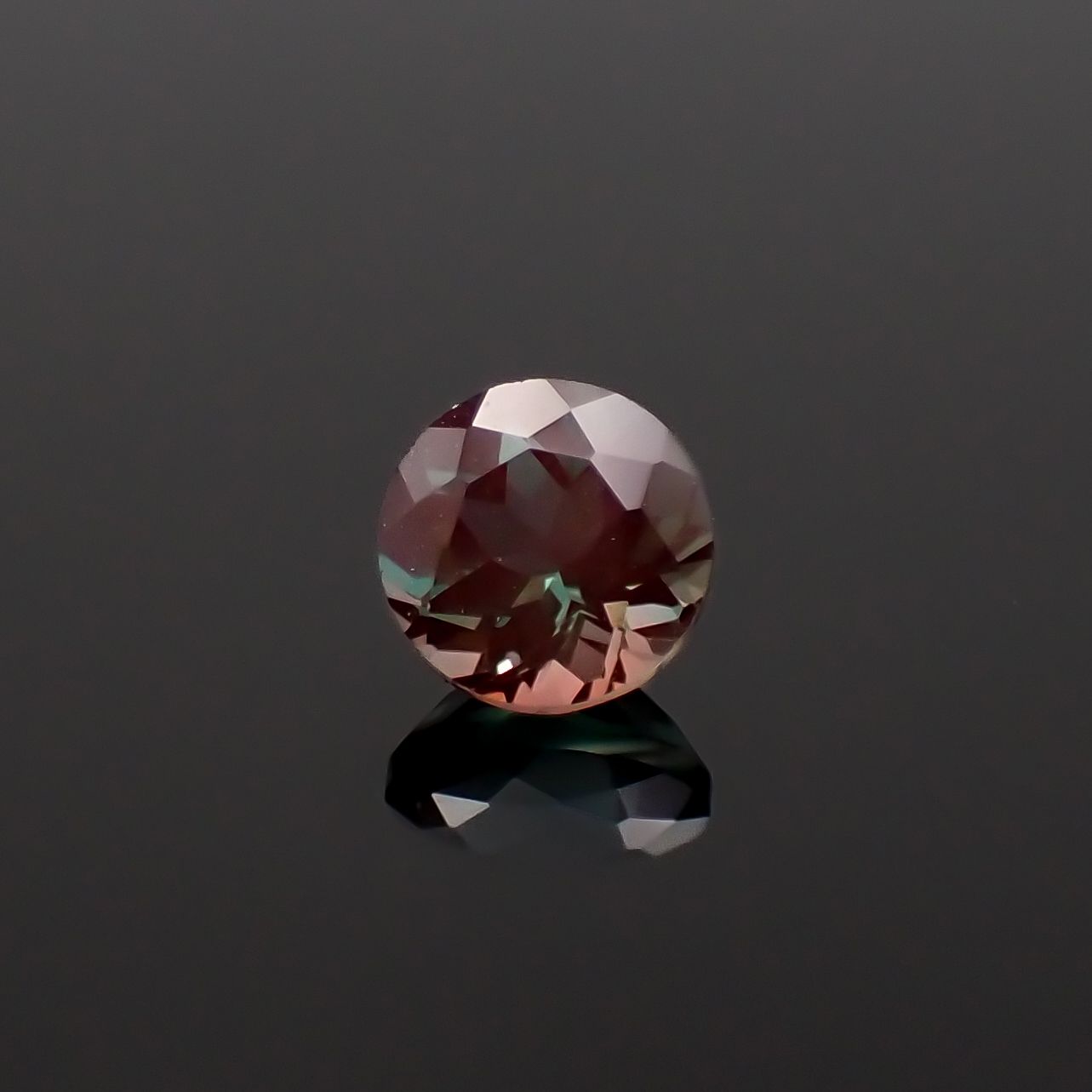 カラーチェンジアンデシン モンゴル産 0.49ct [230421466]4.9x4.9mm前後