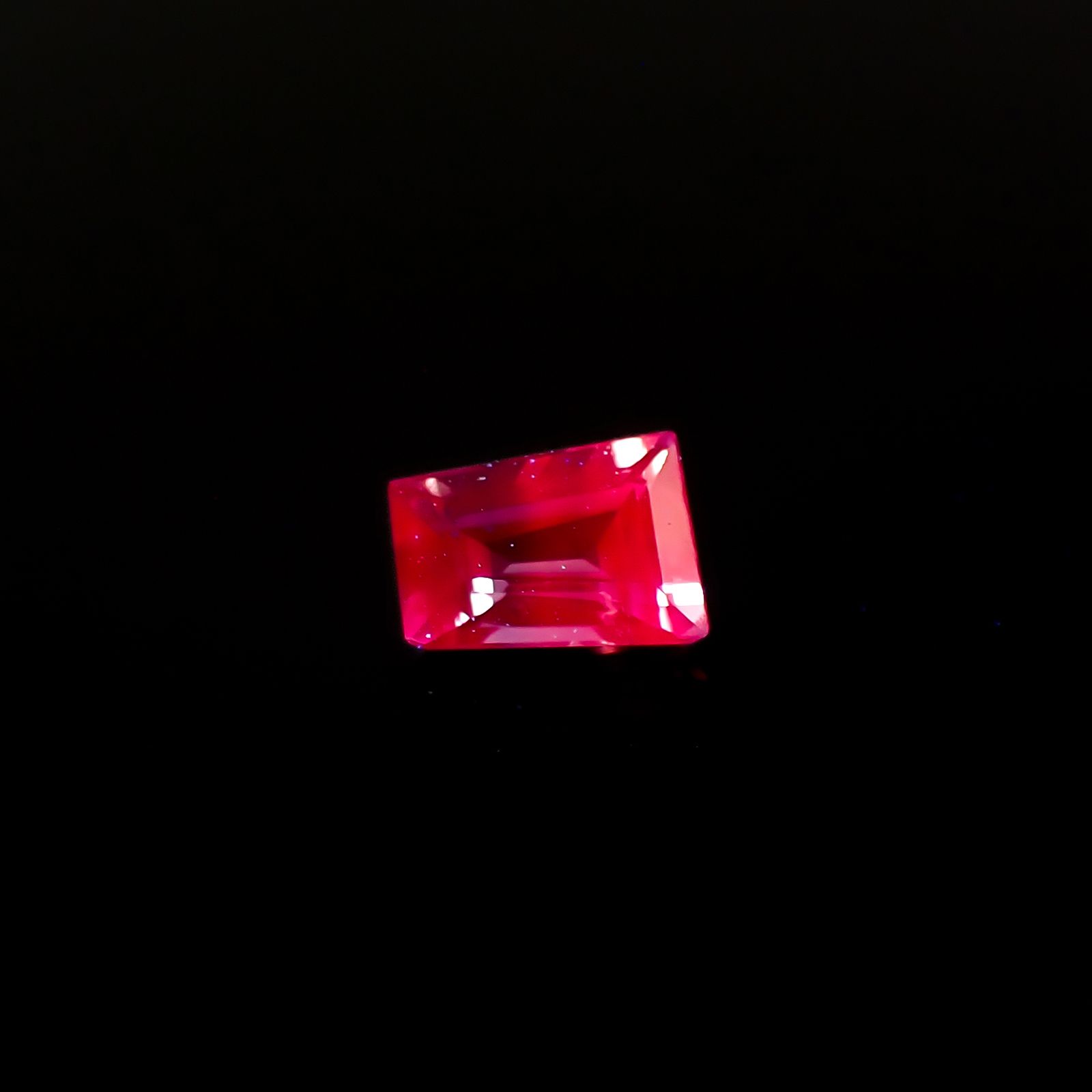 ウィンザーサファイア タンザニア・ウィンザー産 0.18ct / 3.8x2.8mm前後 [260532132]