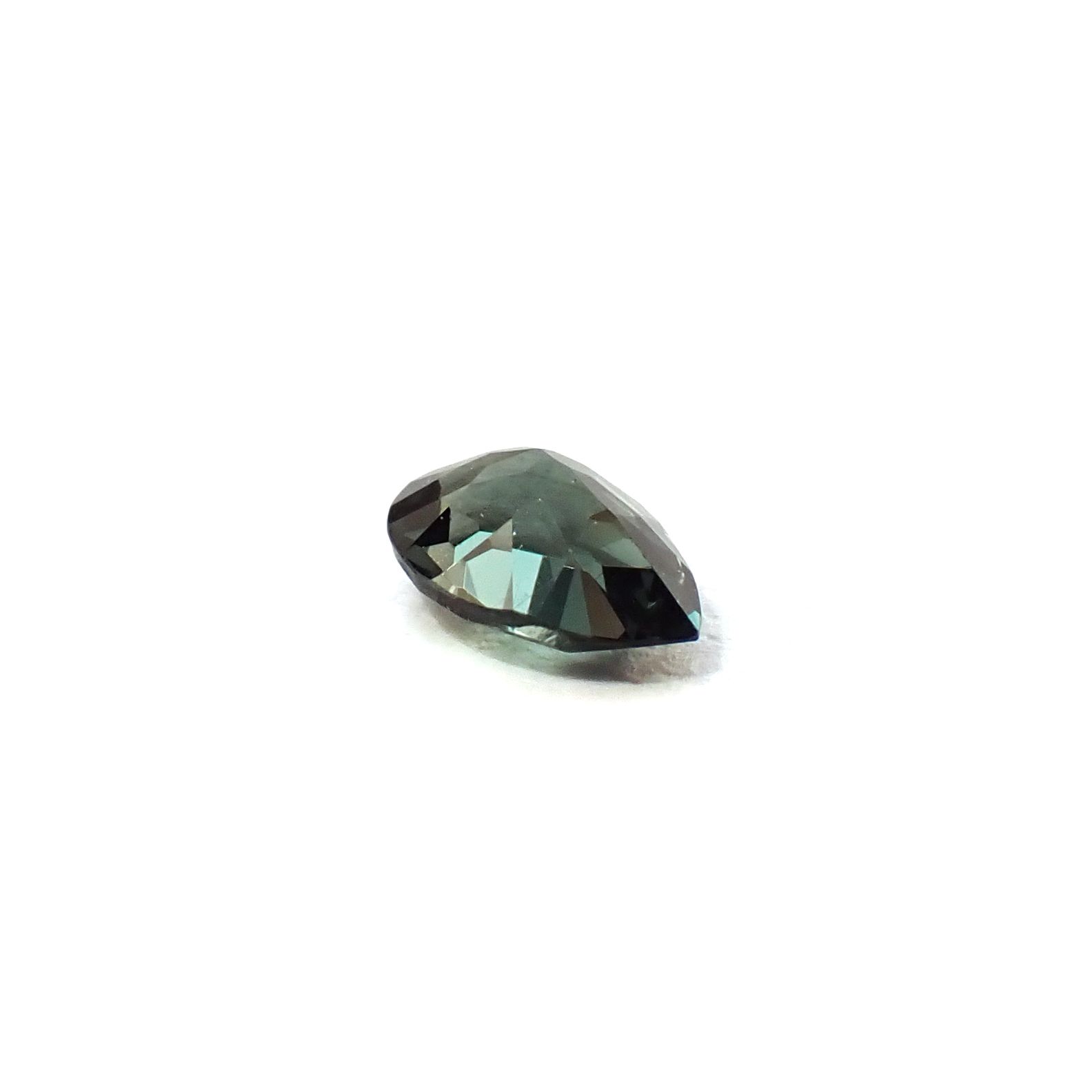 ベキリーブルーガーネット（カラーチェンジガーネット アレキタイプ） マダガスカル・ベキリー産 0.14ct / 3.8x2.7mm前後 [260732455]