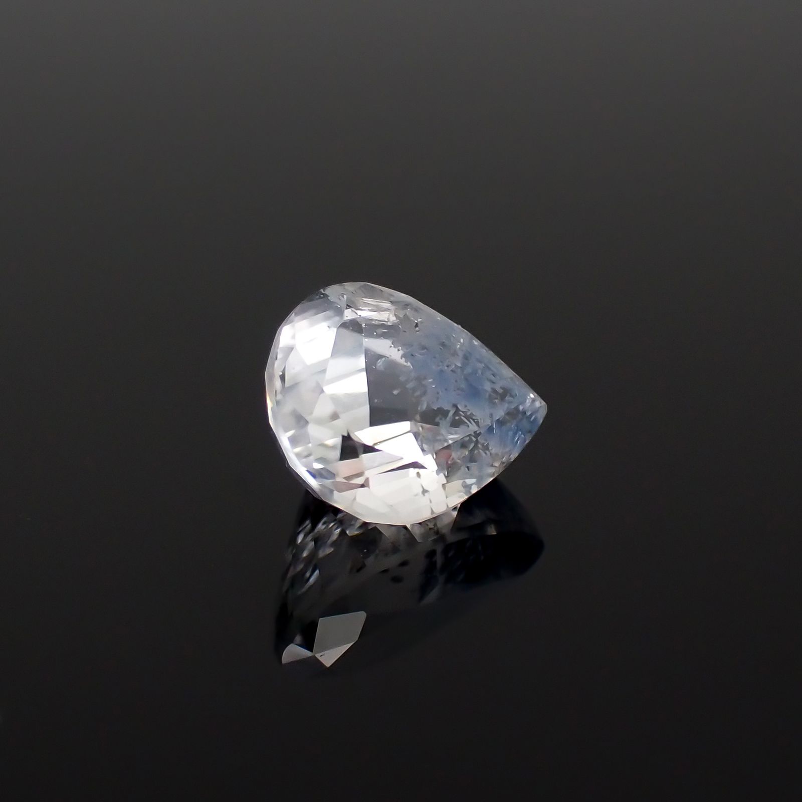 デュモルチェライトインクォーツ ブラジル産 0.89ct[231023580]7.1x5.7mm前後