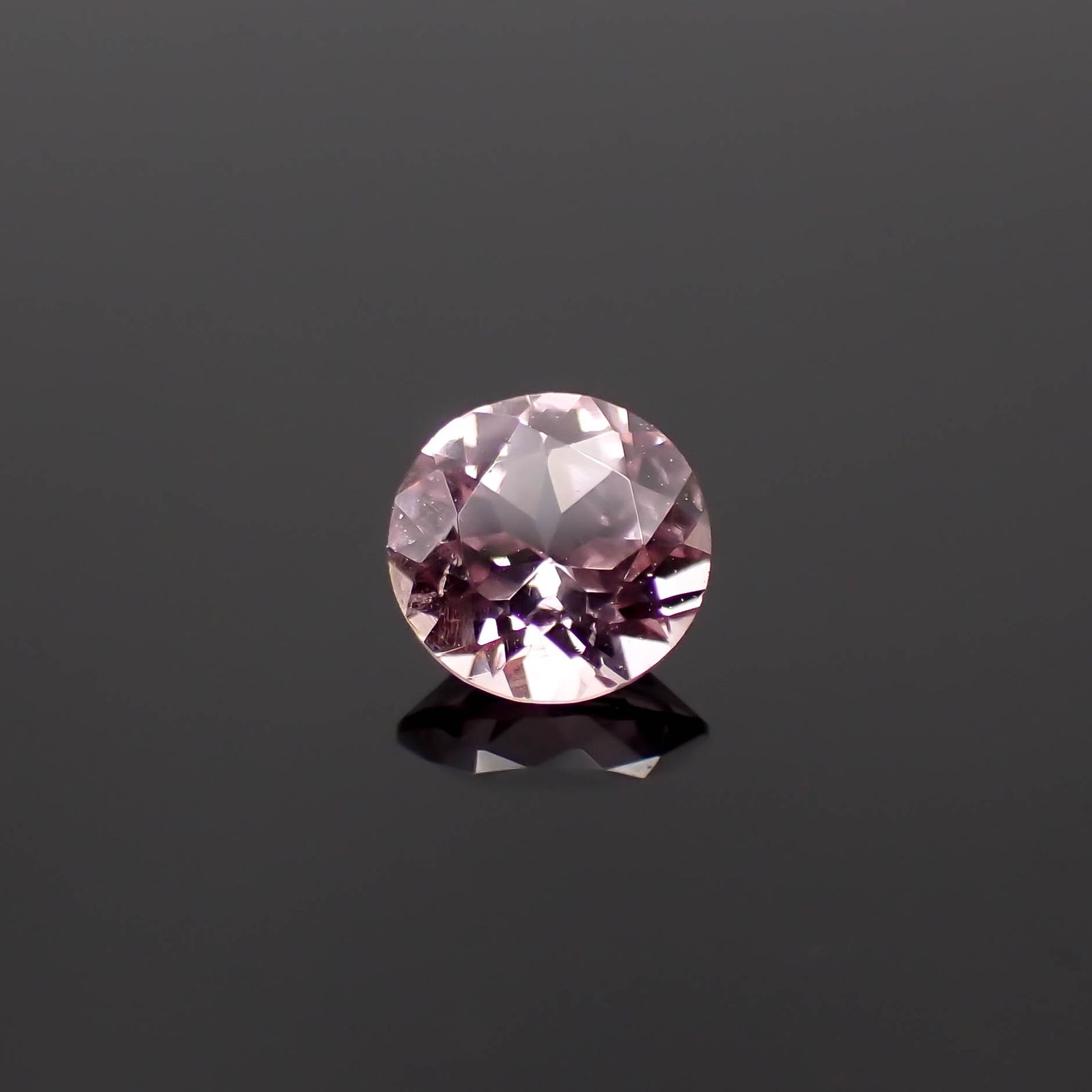 ドラゴンガーネット タンザニア産 0.49ct[230421462]4.8x4.8mm前後