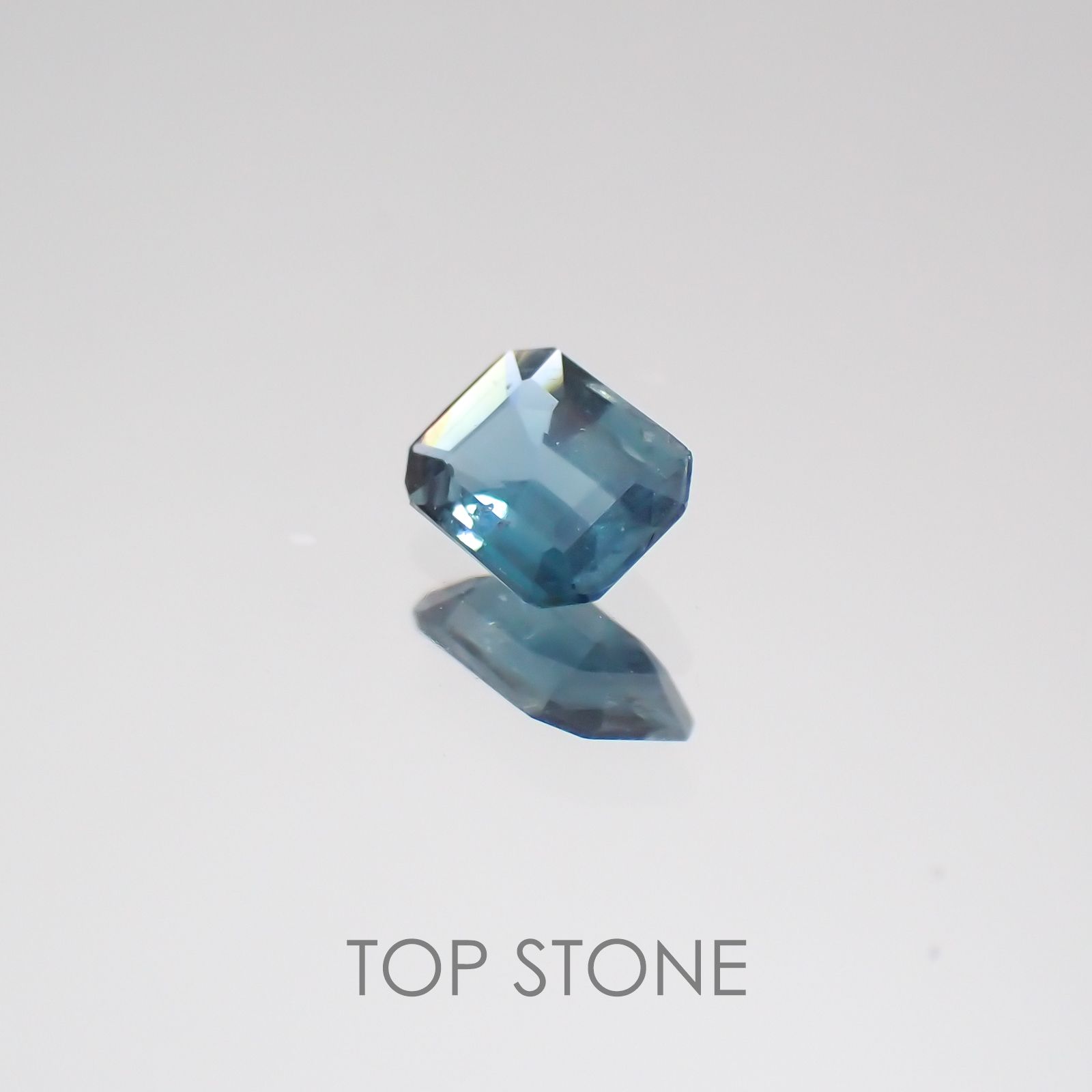 サファリン マダガスカル産 ルース 0.12ct[20128839]3.6×2.6mm前後