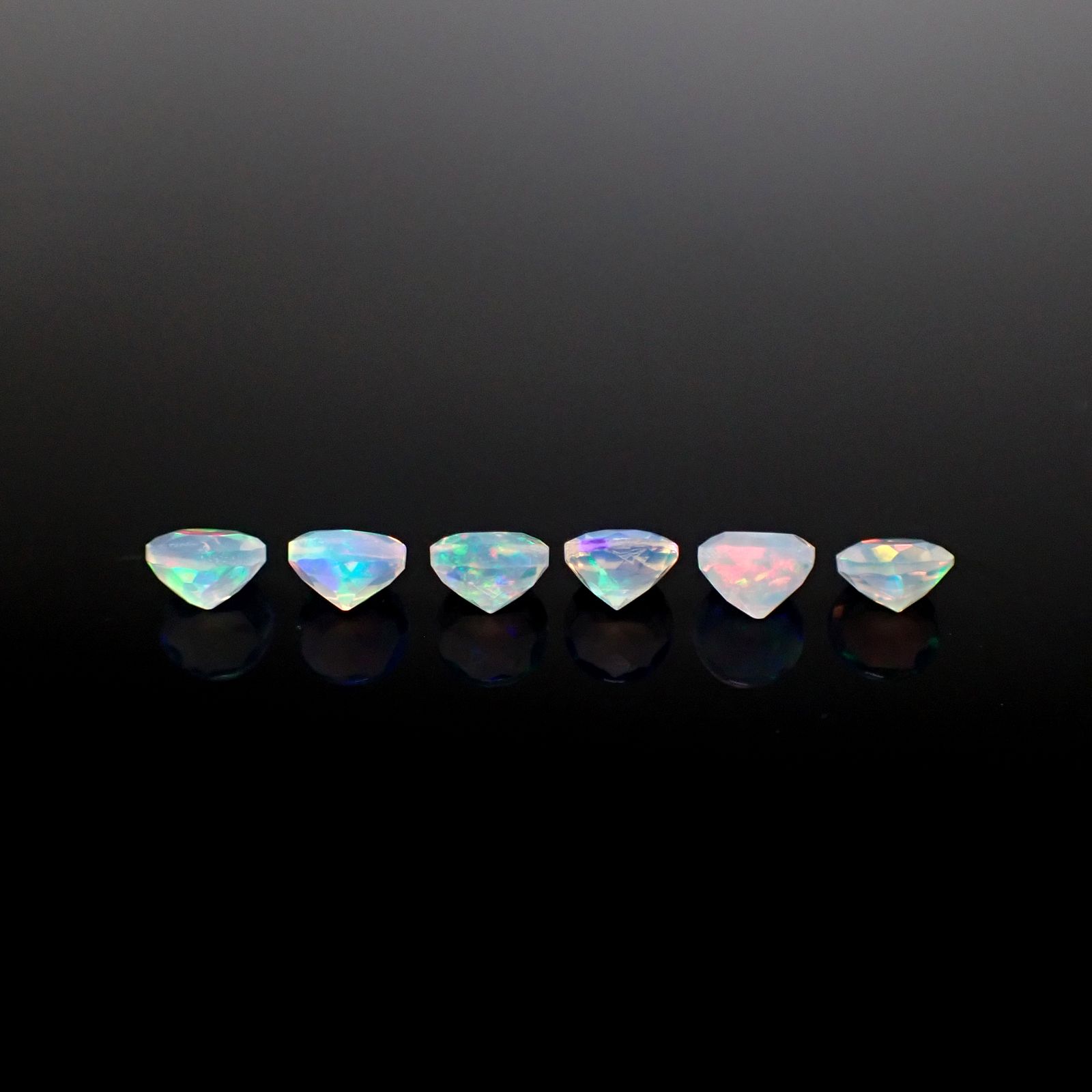 <ランダムセレクト1個販売>エチオピアオパール エチオピア産 約0.16ct [250129743-PAC]4.1x4.1mm前後