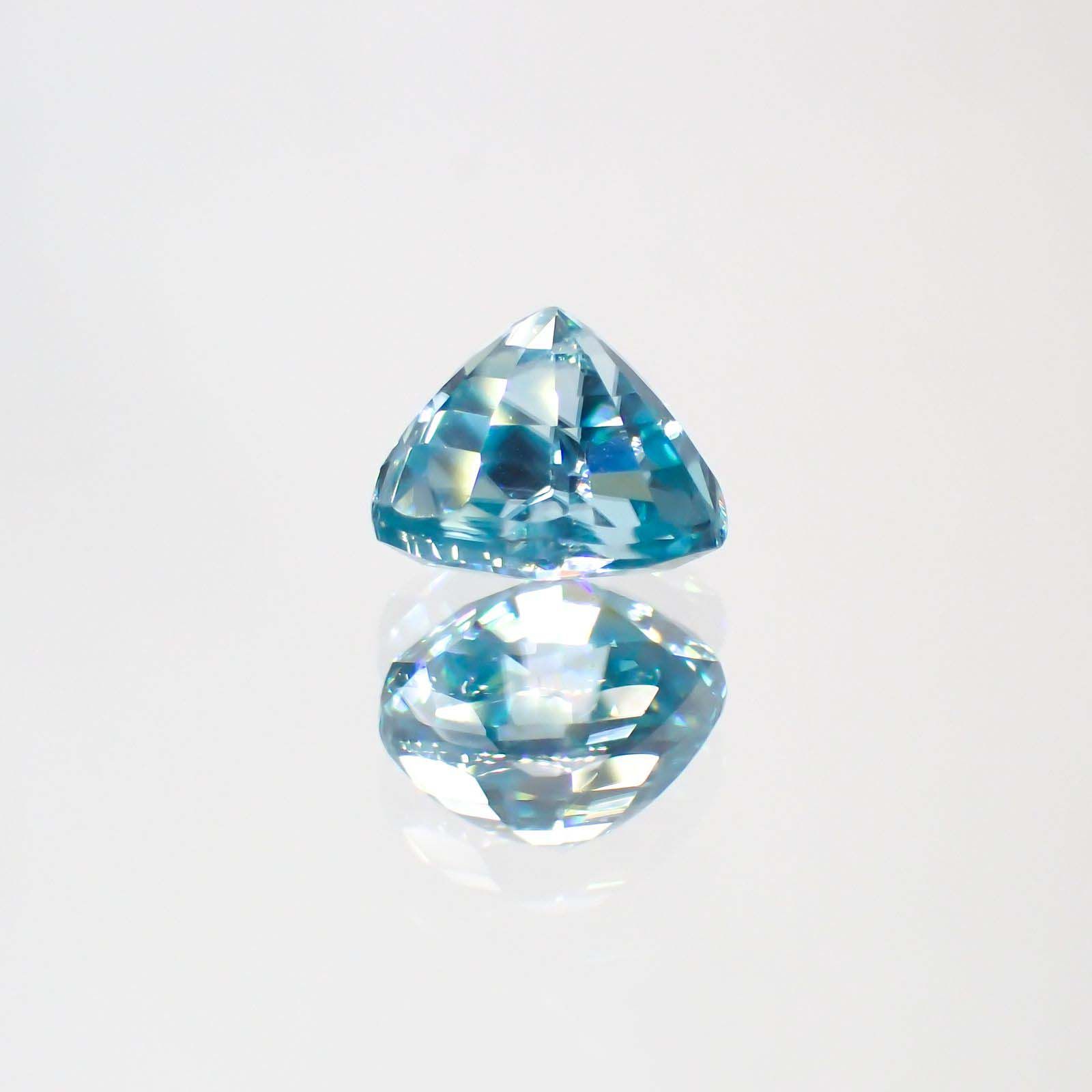 ブルージルコン(宝石名ジルコン) カンボジア産 1.43ct 識別済[211013445]6.1×6mm前後