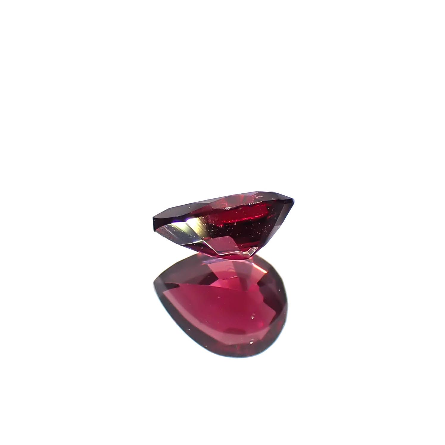 レッドスピネル(宝石名レッド・スピネル)タンザニア産 0.28ct 識別済[240728579]5x3.8mm前後