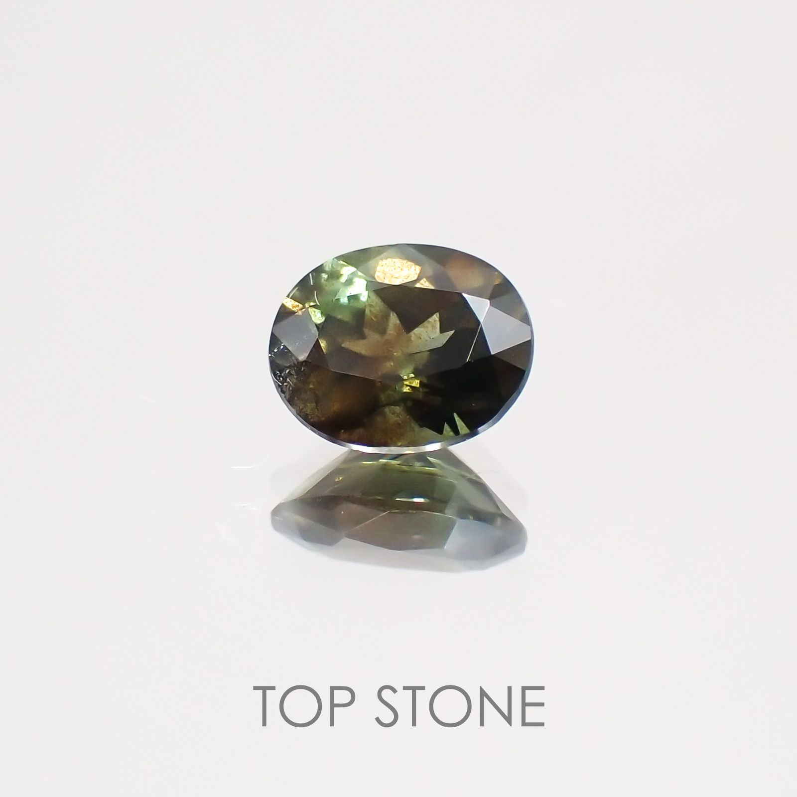 ゴールドシーンサファイア 非加熱(宝石名シーン・サファイア) ケニア産 0.602ct ソ付(彩珠)[20129293]5.6×4.6mm前後