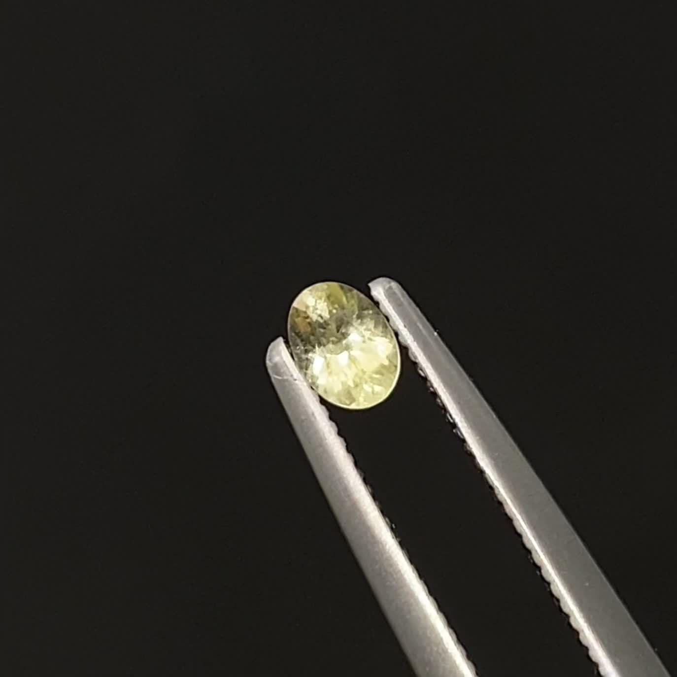 フォルステライト(宝石名フォルステライト)スリランカ産 0.125ct