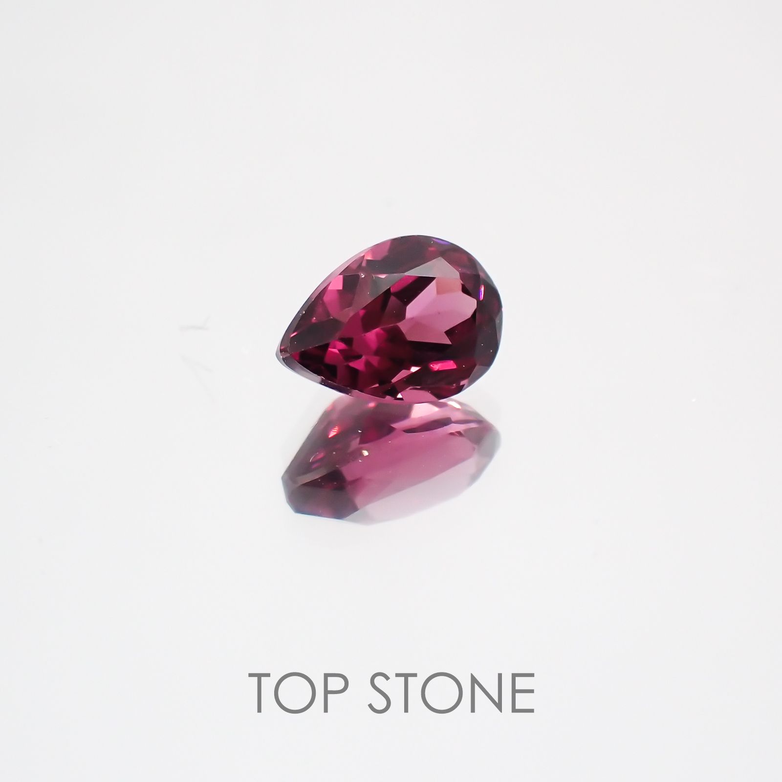 カラーチェンジマラヤガーネット タンザニア産 ルース 0.9ct[21059659]6.6×4.6mm前後