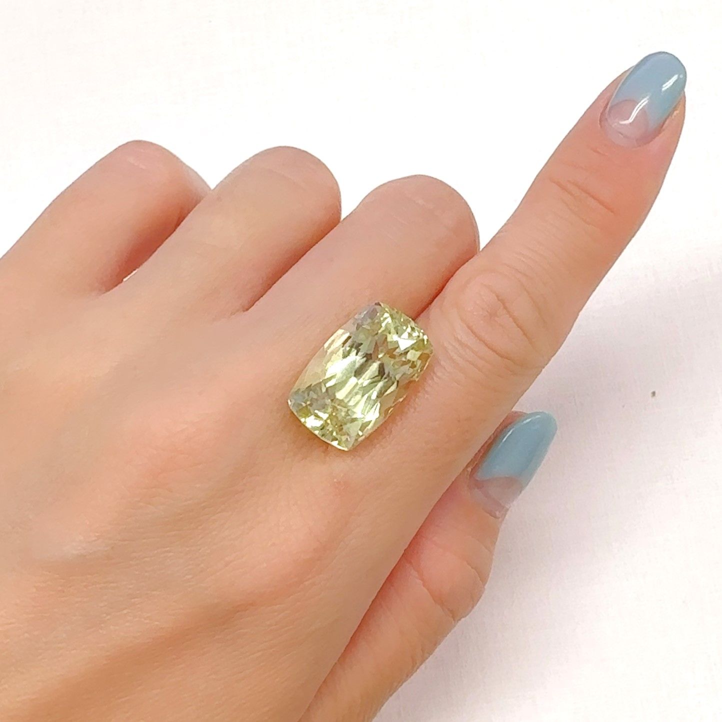 トリフェーン アフガニスタン産 22.65ct[240928700]19.4x12.3mm前後