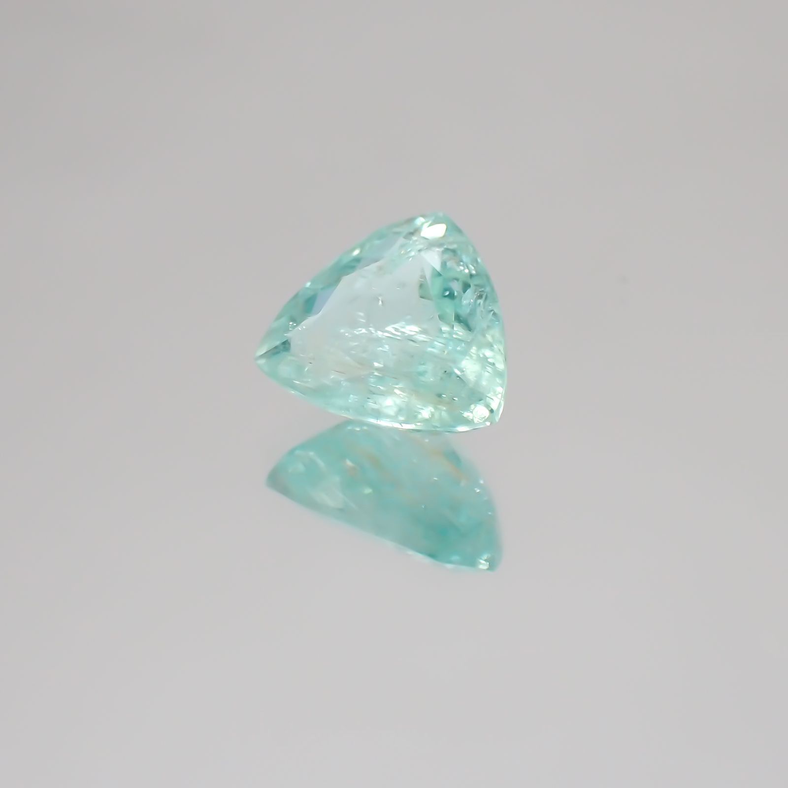 パライバトルマリン(宝石名トルマリン/別名パライバ・トルマリン) モザンビーク産 1.57ct 識別済[21059398]7.5×8.1mm前後