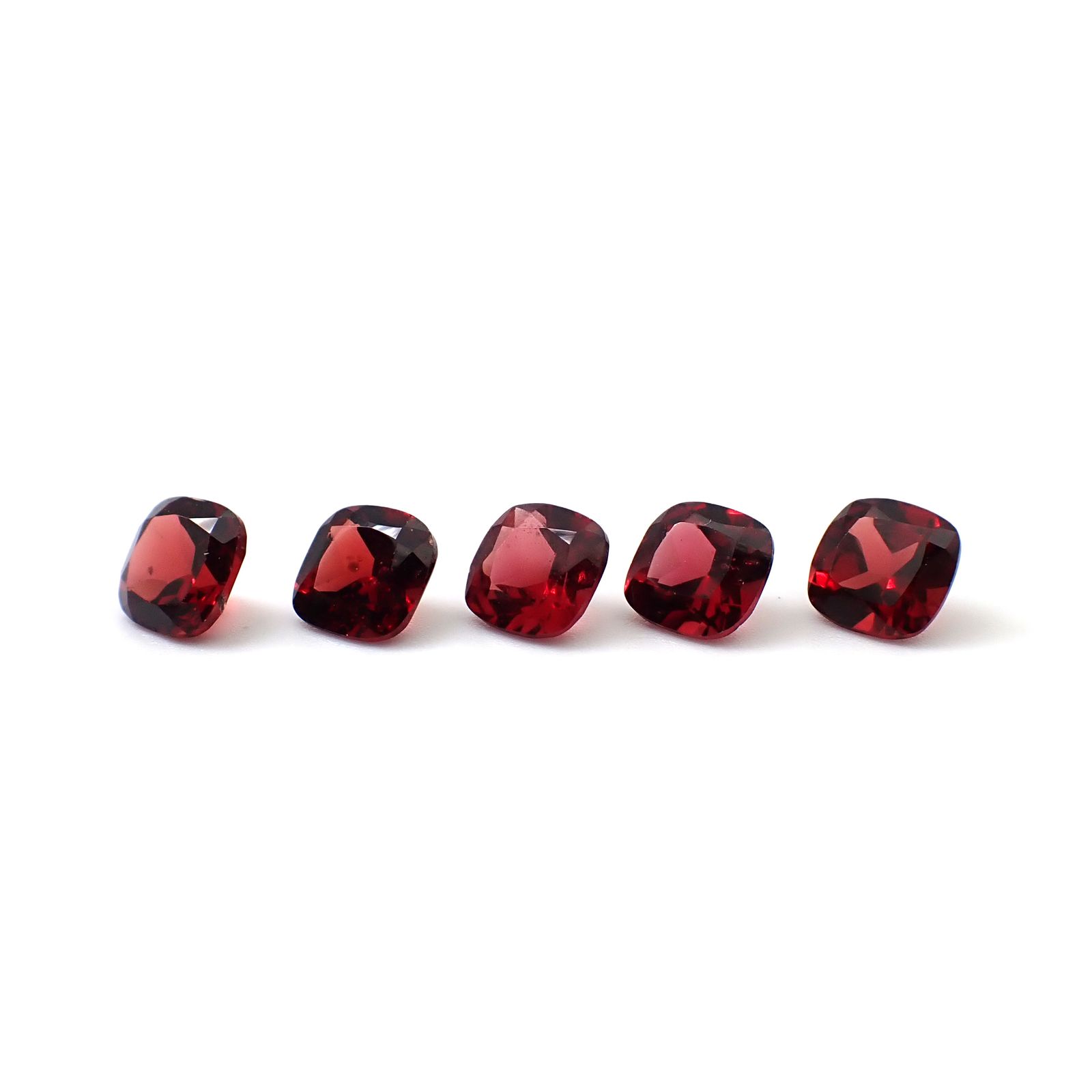 ◇ランダムセレクト◇パイラルスパイトガーネット モザンビーク産 約1.10ct / 6.1x6.1mm前後 [260532218]
