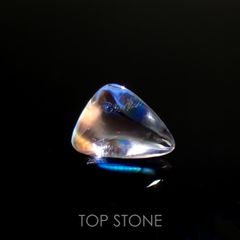 ◇バフカット◇レインボームーンストーン(宝石名ラブラドライト) マダガスカル産 1.390ct ソ付(彩珠)[210711646]8×6.1mm前後