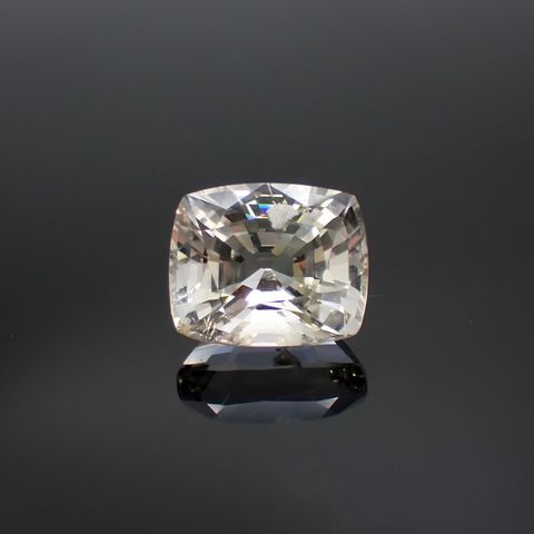 ポルサイト(宝石名ホワイト・ポルサイト) アメリカ産 9.050ct ソ付(彩珠)[19111872]6.7×5.5mm前後