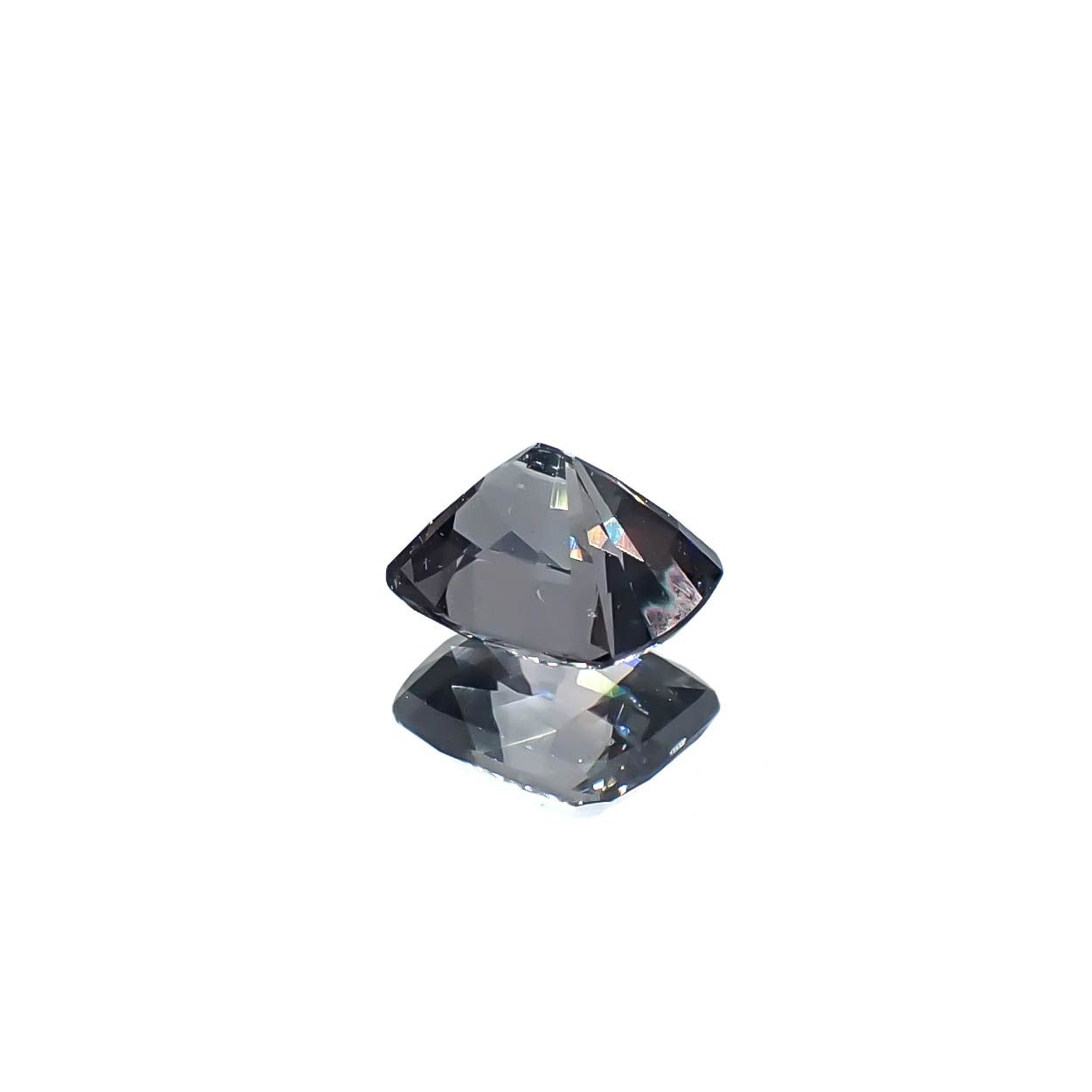 プラチナスピネル(宝石名スピネル)ビルマ産 0.97ct 識別済[250730756]6x5.2mm前後