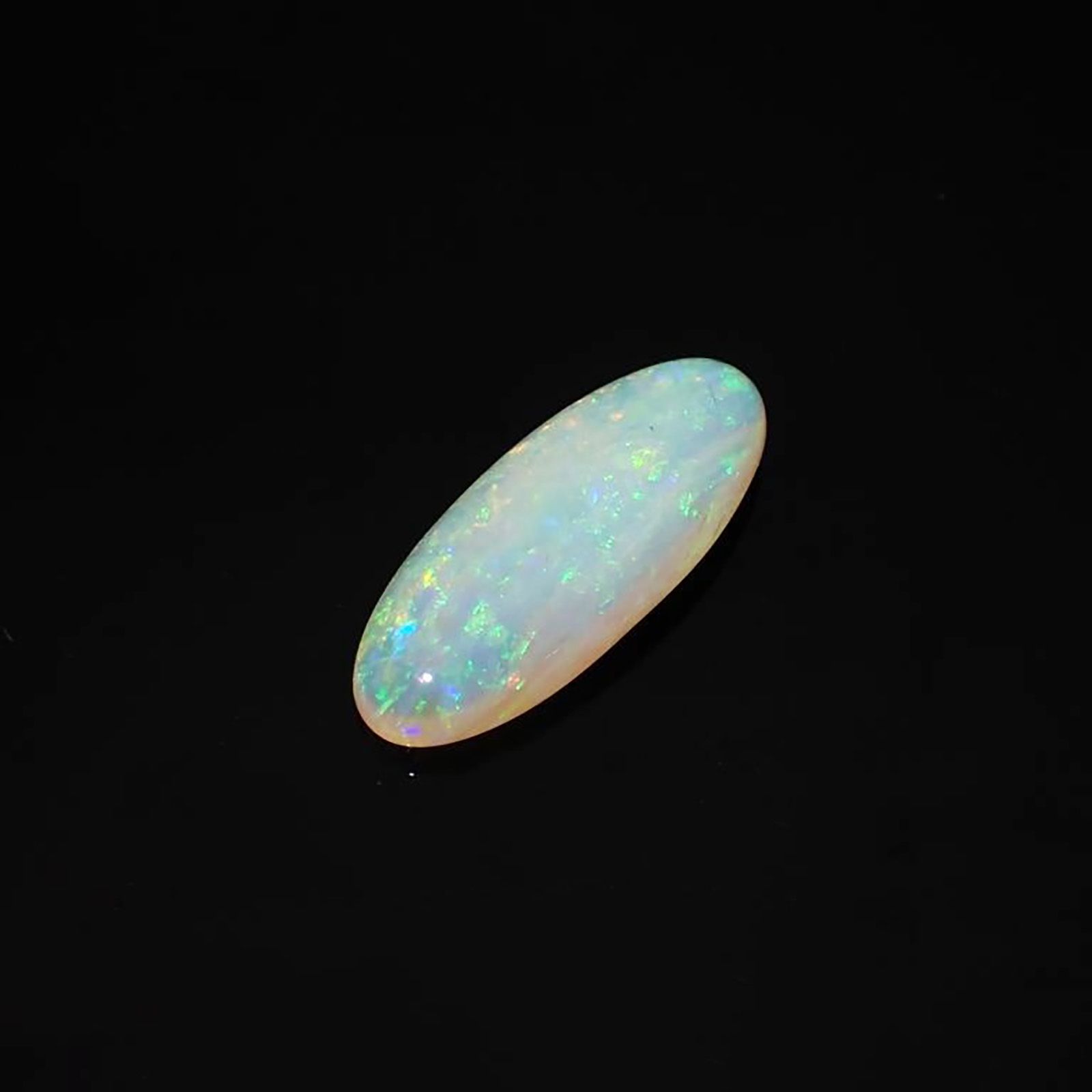 クリスタルオパール(宝石名オパール)オーストラリア産 ソ付(彩珠) 4.892ct / 21.5x8.8mm前後 [220717009]