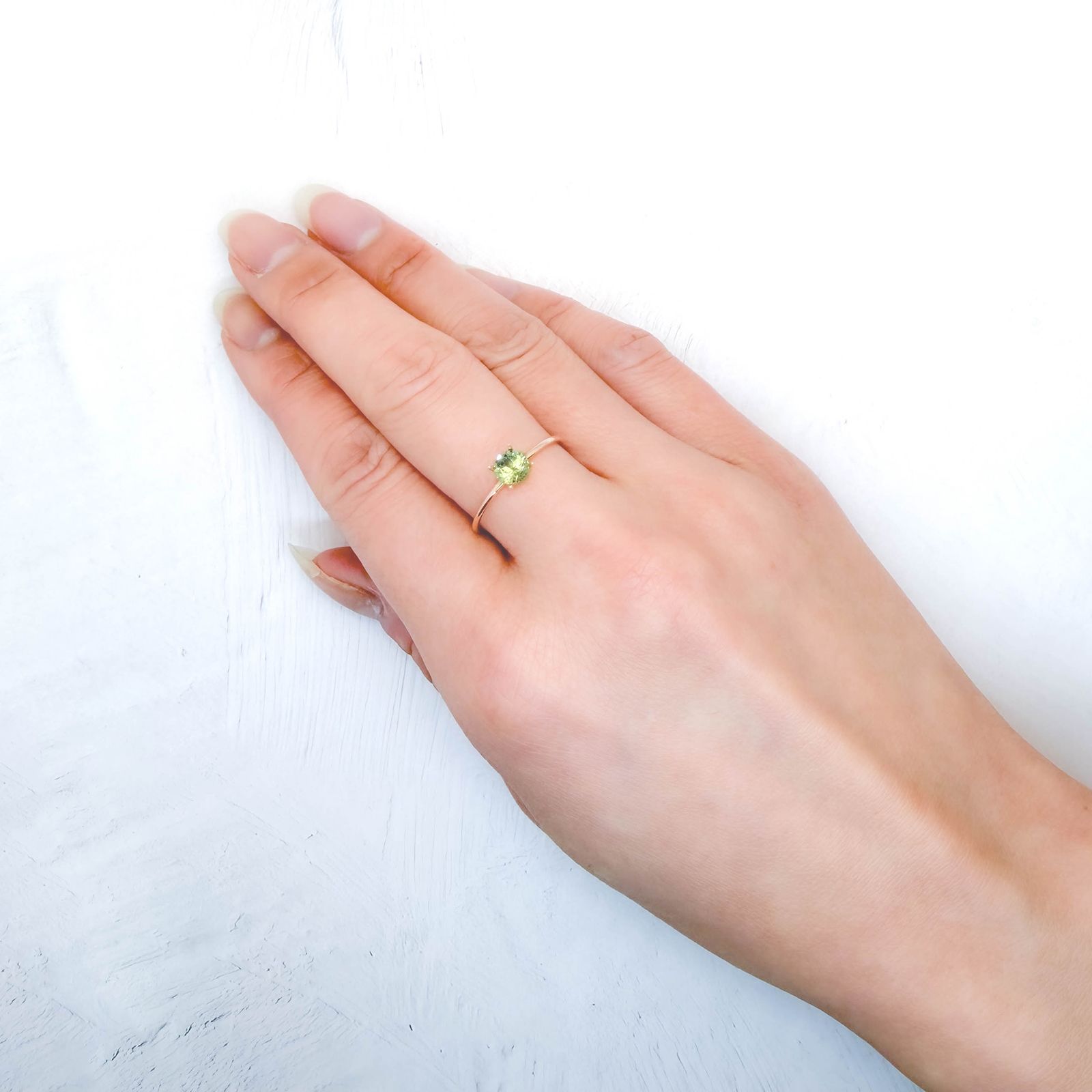 モンタナサファイア(宝石名サファイア)アメリカ・モンタナ州産 識別済 0.73ct / 5.1x5.1mm前後 [260214017]