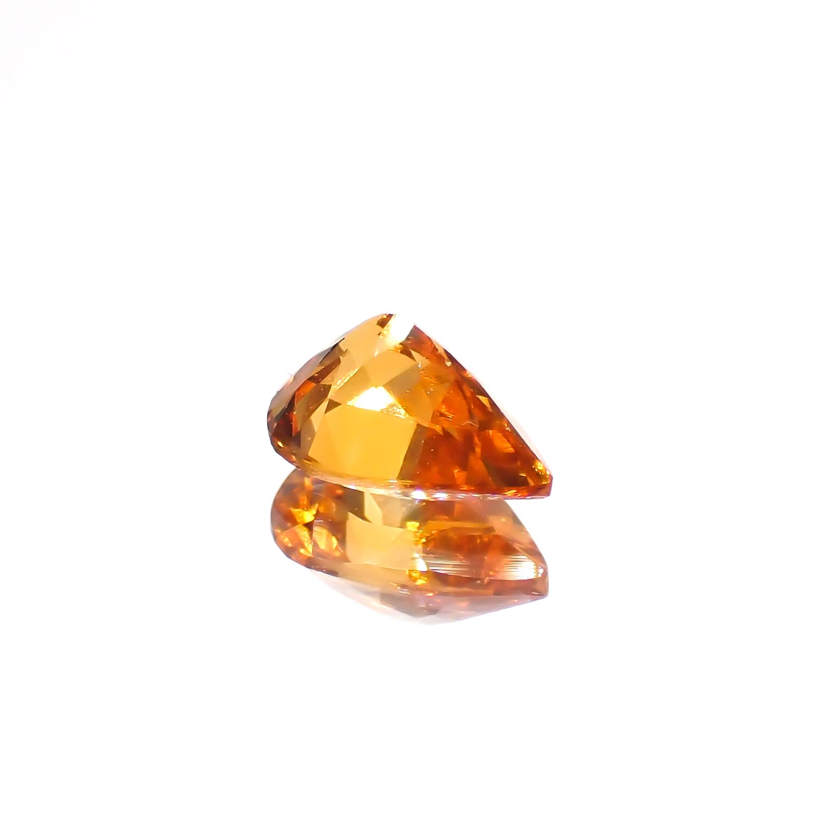 スペサルティンガーネット マンダリンオレンジカラー(宝石名ガーネット)ナイジェリア産 0.93ct 識別済[230923393]7.1x5mm前後