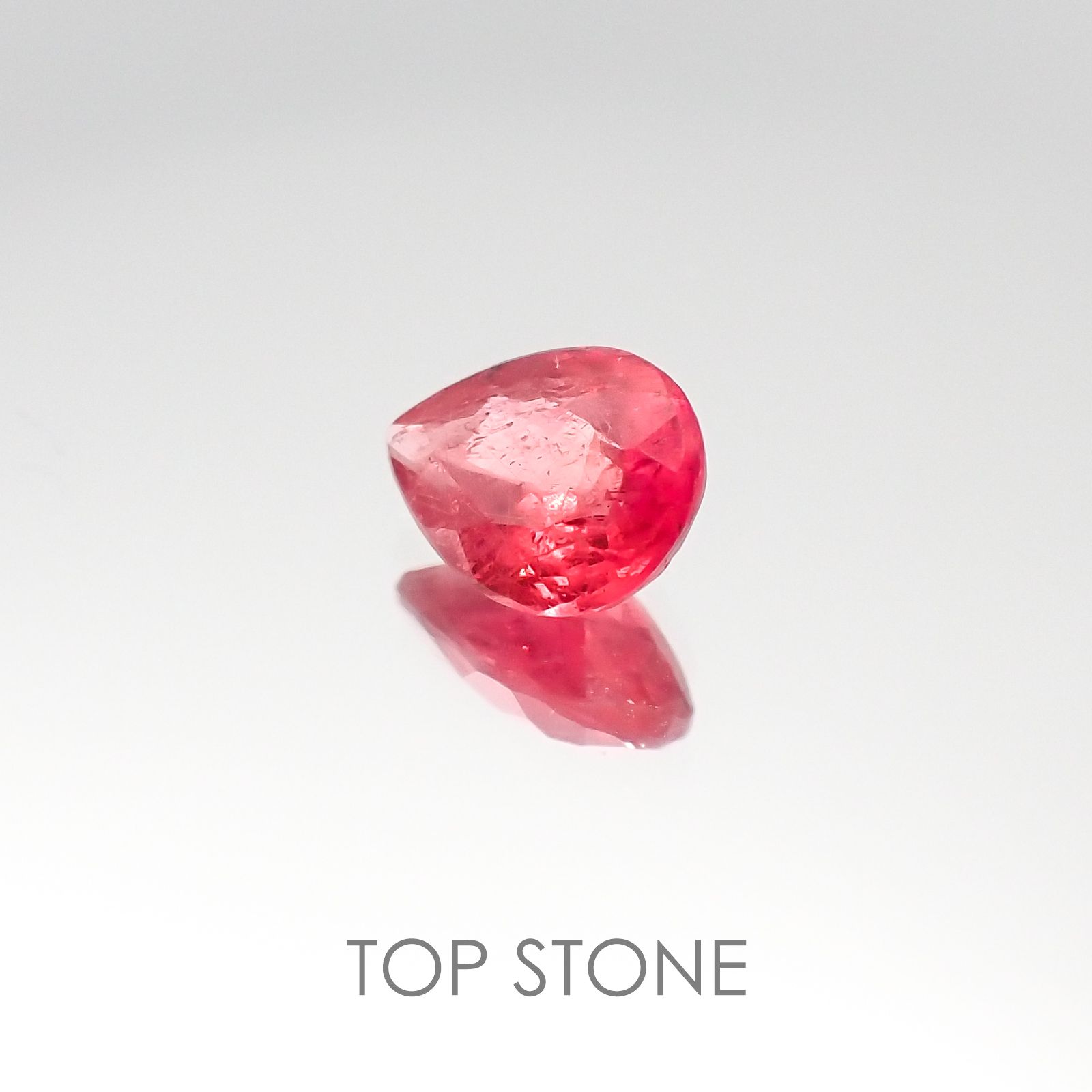 ロードナイト ブラジル産 ルース 0.8ct[20095802]6.4×5mm前後
