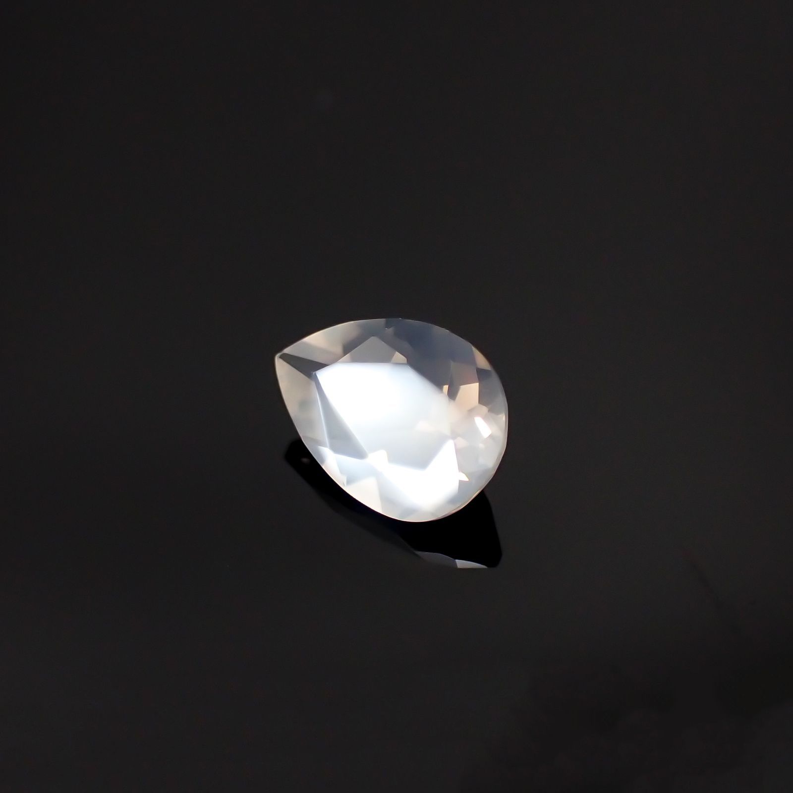 ムーンストーン(宝石名ムーンストーン) インド/スリランカ産 0.58ct 識別済[210611356]7.1×5mm前後