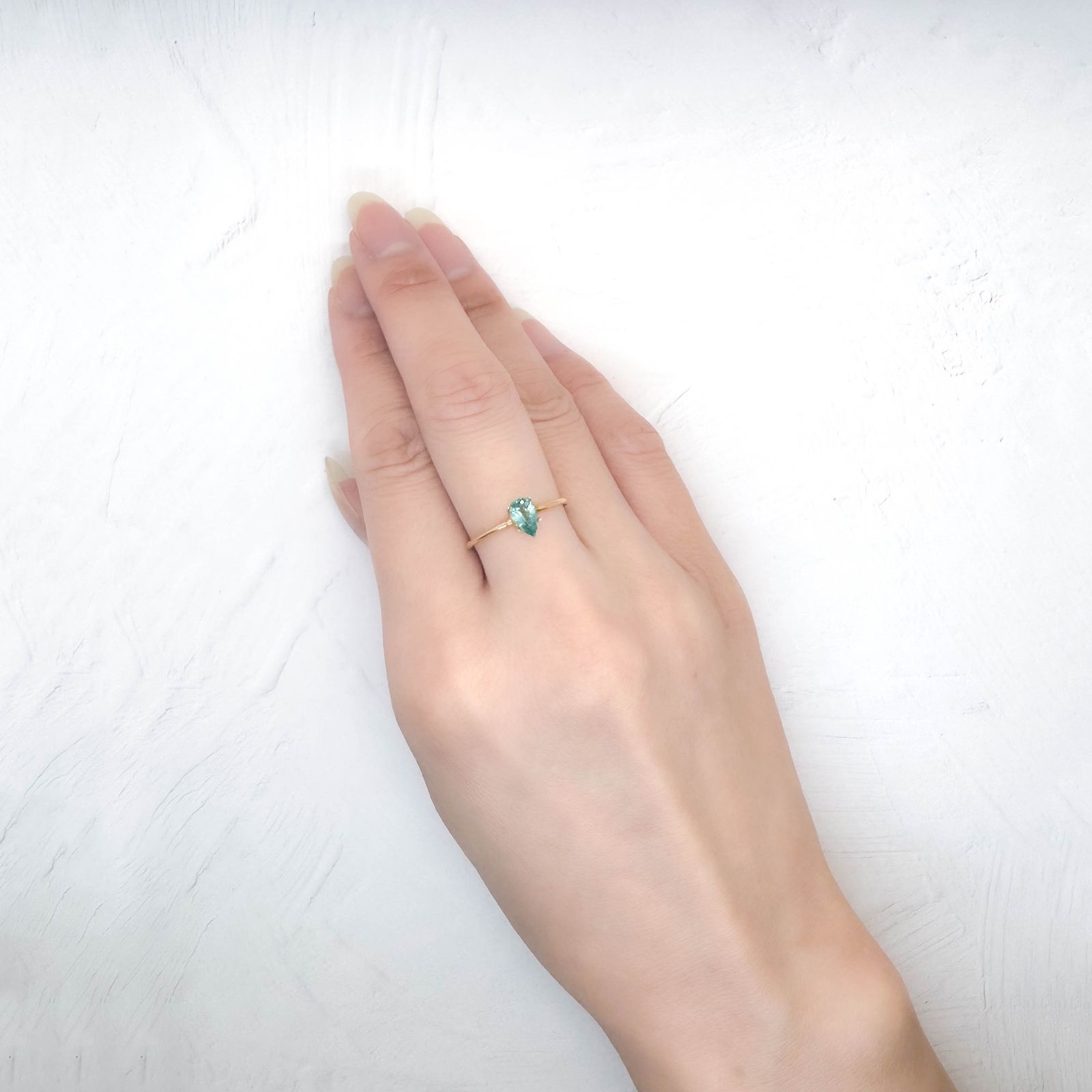 パライバトルマリン ブラジル・パライバ州バターリャ鉱山産 0.41ct [250931070]6.7x4mm前後