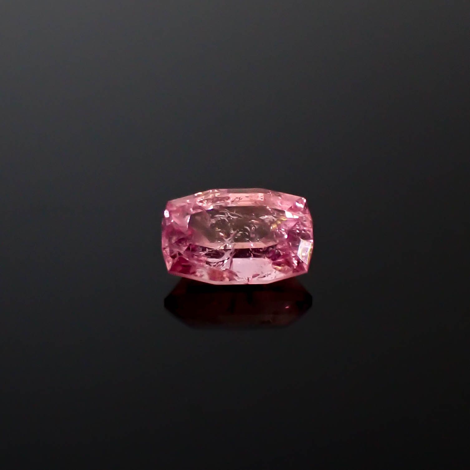 ◇カスタムカット◇ペツォッタイト(宝石名ペツォッタイト)マダガスカル産 1.541ct ソ付(彩珠)[250530416]8.4x5.5mm前後