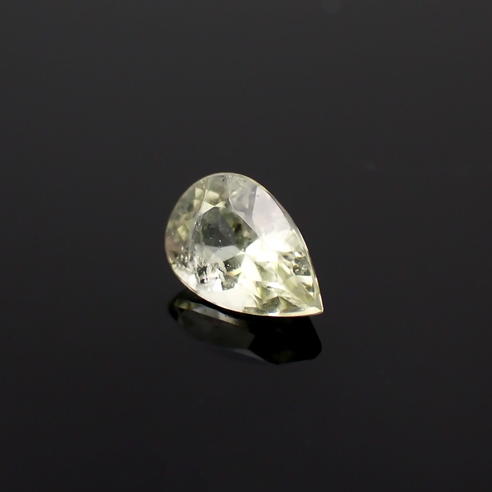 ブラジリアナイト(宝石名ブラジリアナイト)ブラジル産 0.77ct 識別済[230220693]7.4x4.8mm前後
