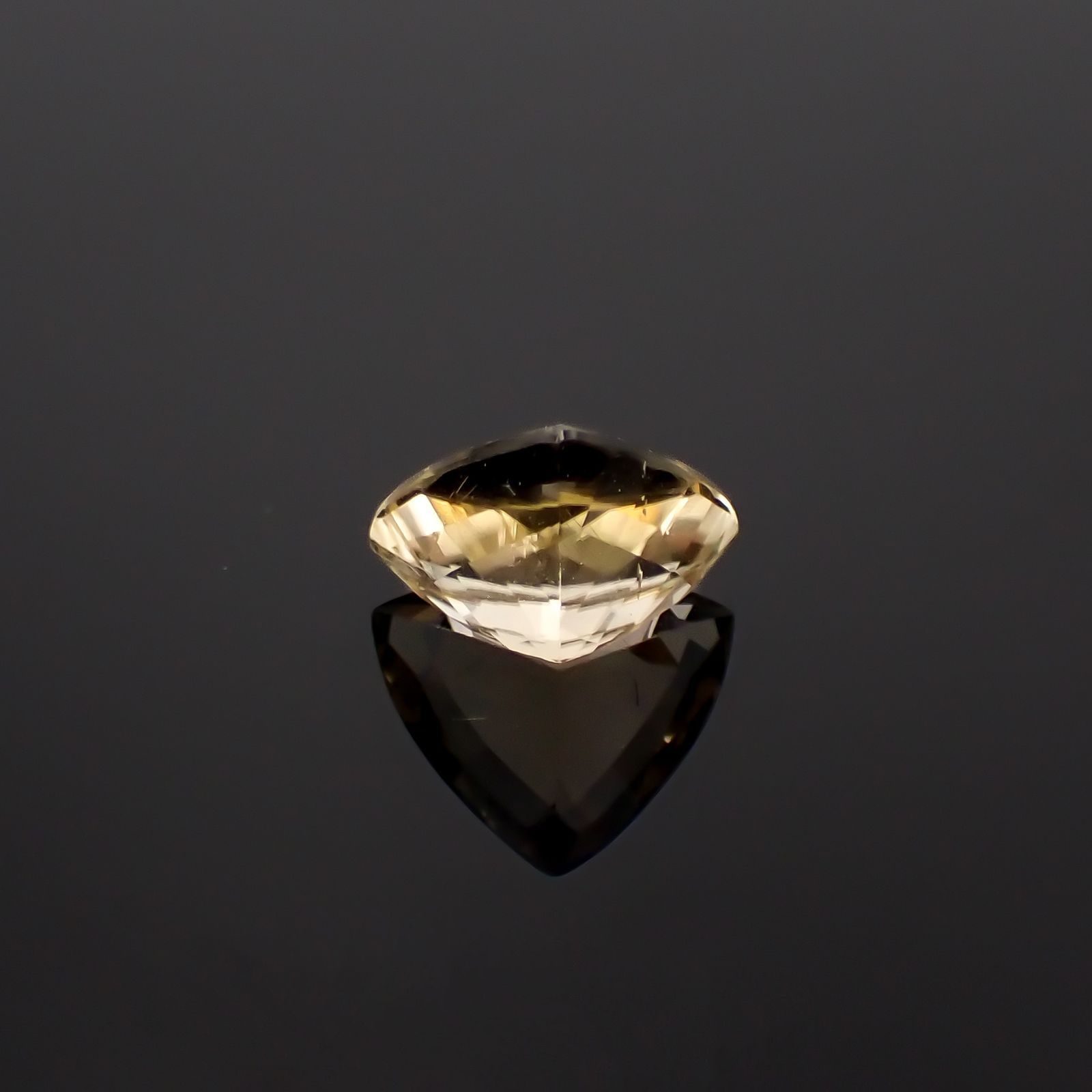 シンハライト(宝石名シンハライト)スリランカ産 識別済 1.63ct / 7.2x8.4mm前後 [260419704]