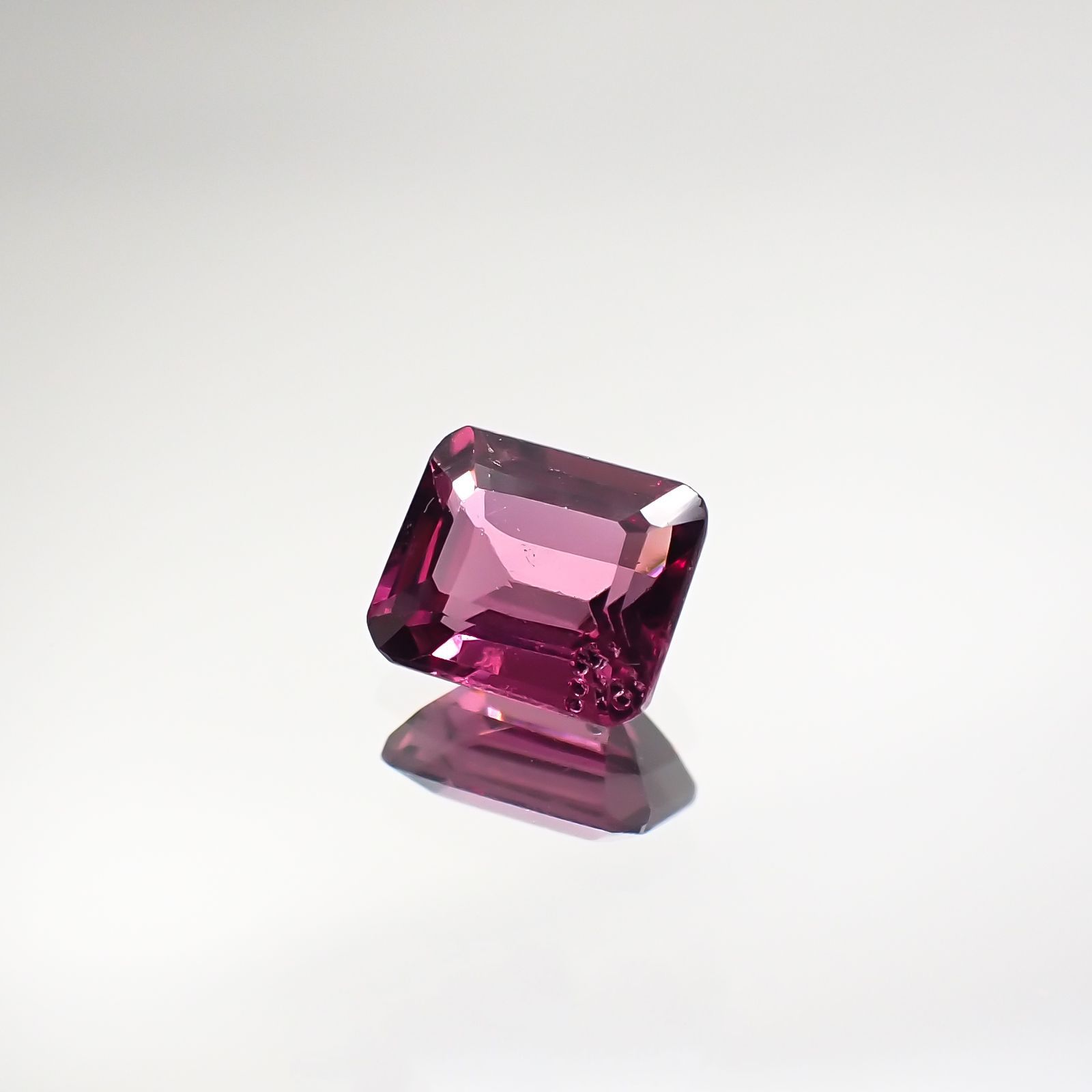 マラヤガーネット(宝石名ガーネット) タンザニア産 1.27ct 識別済[210711878]6.4×5.4mm前後