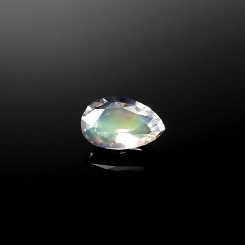 レインボームーンストーン(宝石名ラブラドライト)マダガスカル産 1.013ct ソ付(彩珠)[240326935]8.4x5.8mm前後
