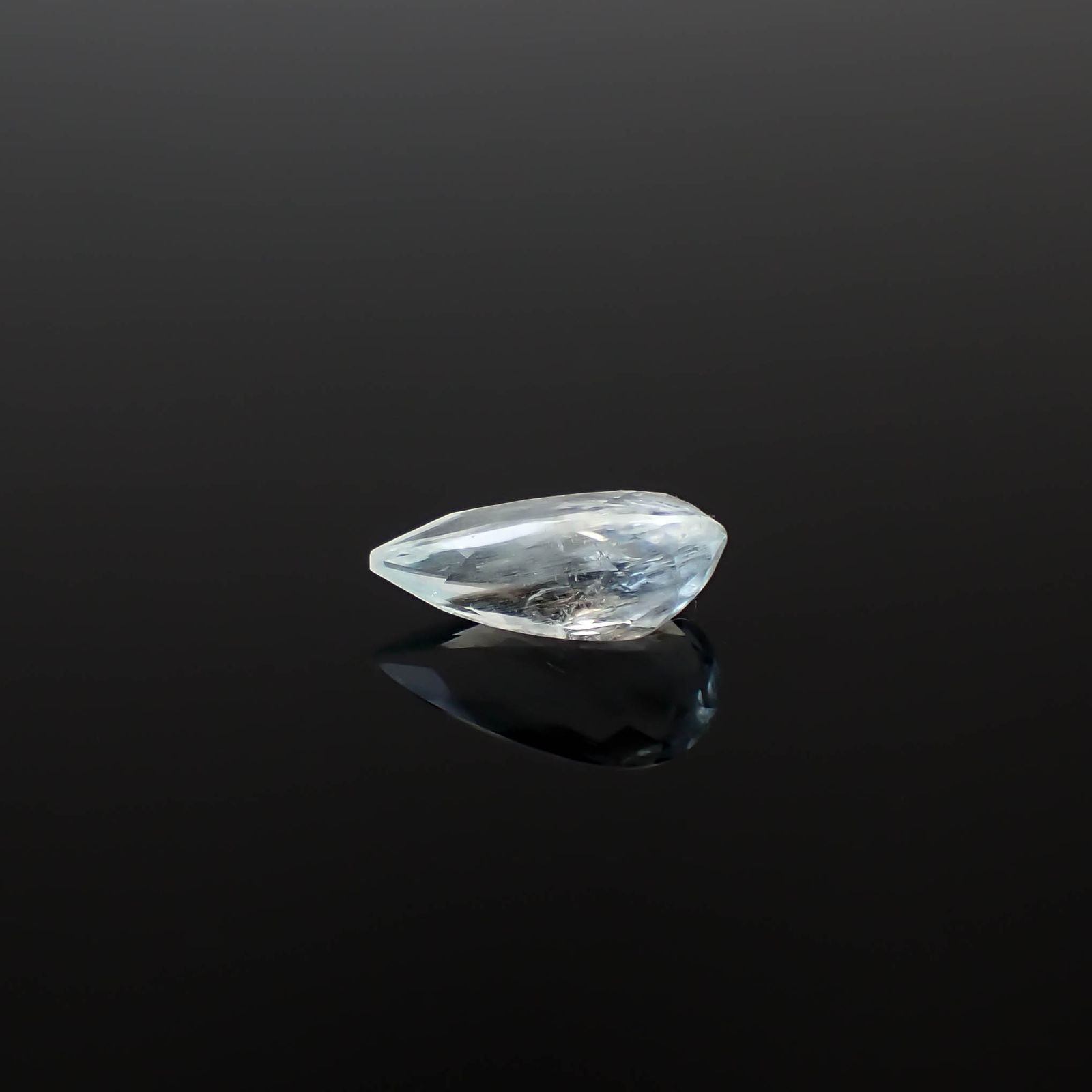 レインボーアクアマリン ブラジル産 2.18ct [250330145]12.5x6.5mm前後