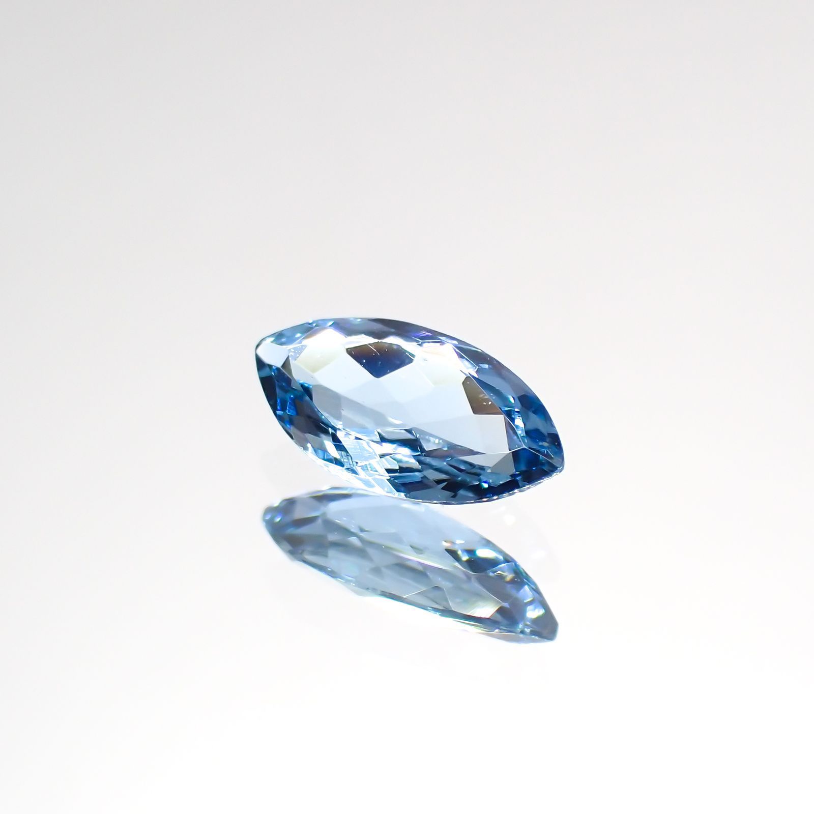 サンタマリアアクアマリン ブラジル産 0.46ct[220114054]8x4mm前後