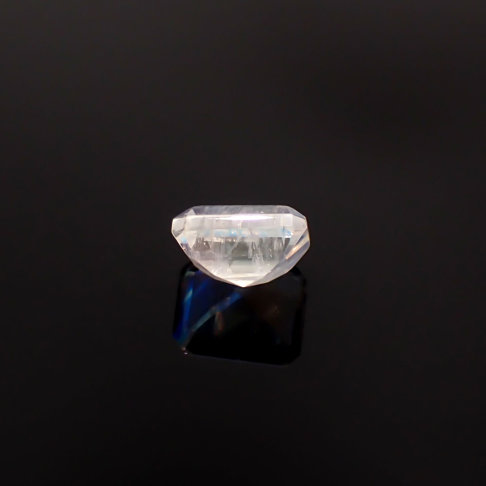 レインボームーンストーン インド・ビハール産 1.92ct / 8.1x6.4mm前後 [260431969]